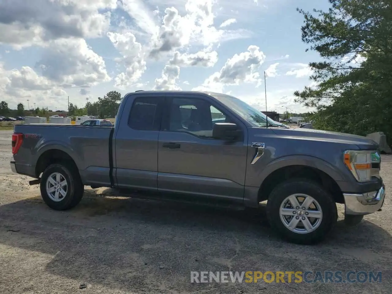 4 Photograph of a damaged car 1FTFX1E58NFB61927 FORD F-150 2022