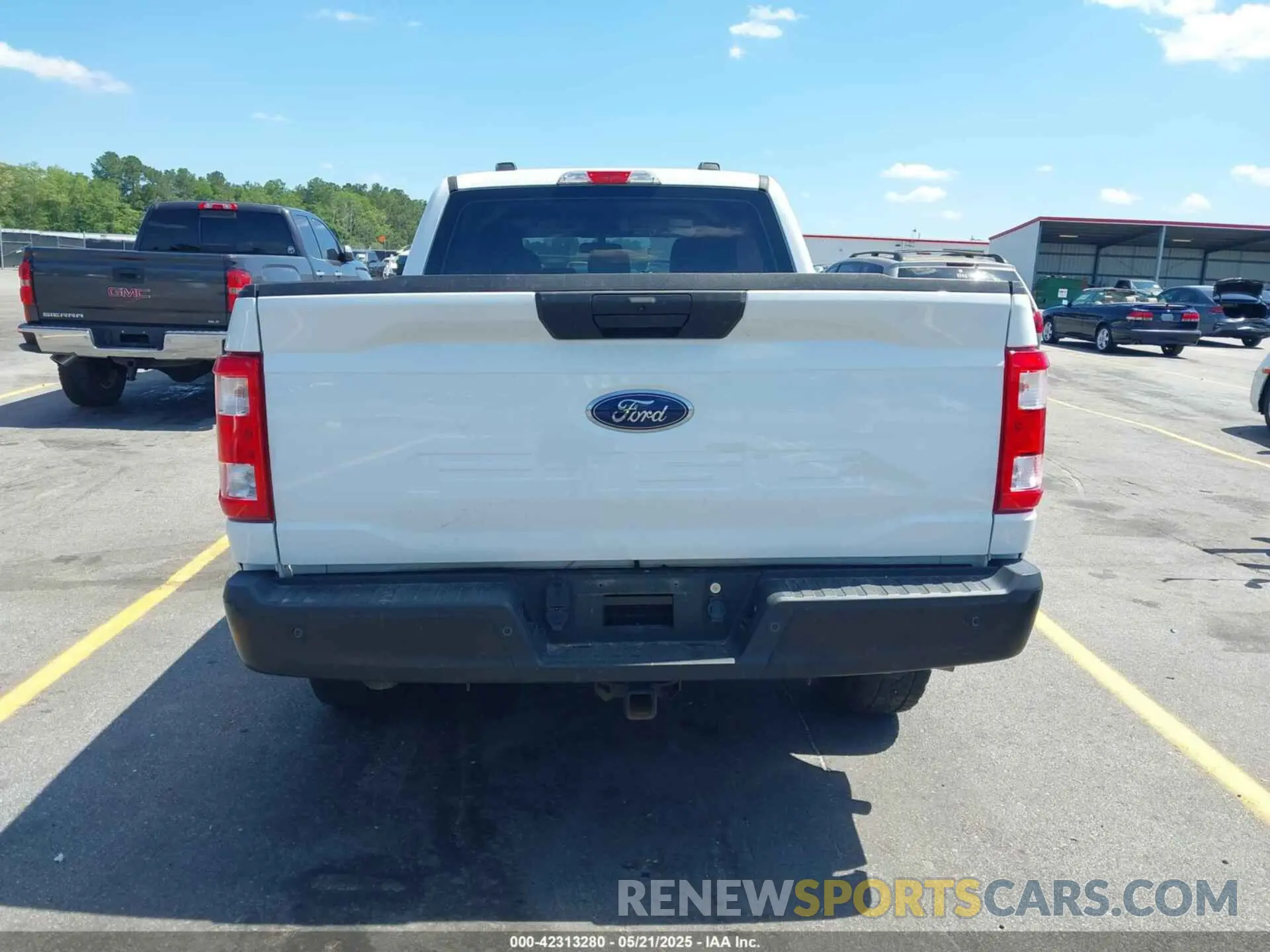 16 Photograph of a damaged car 1FTFX1E58NFB73477 FORD F-150 2022