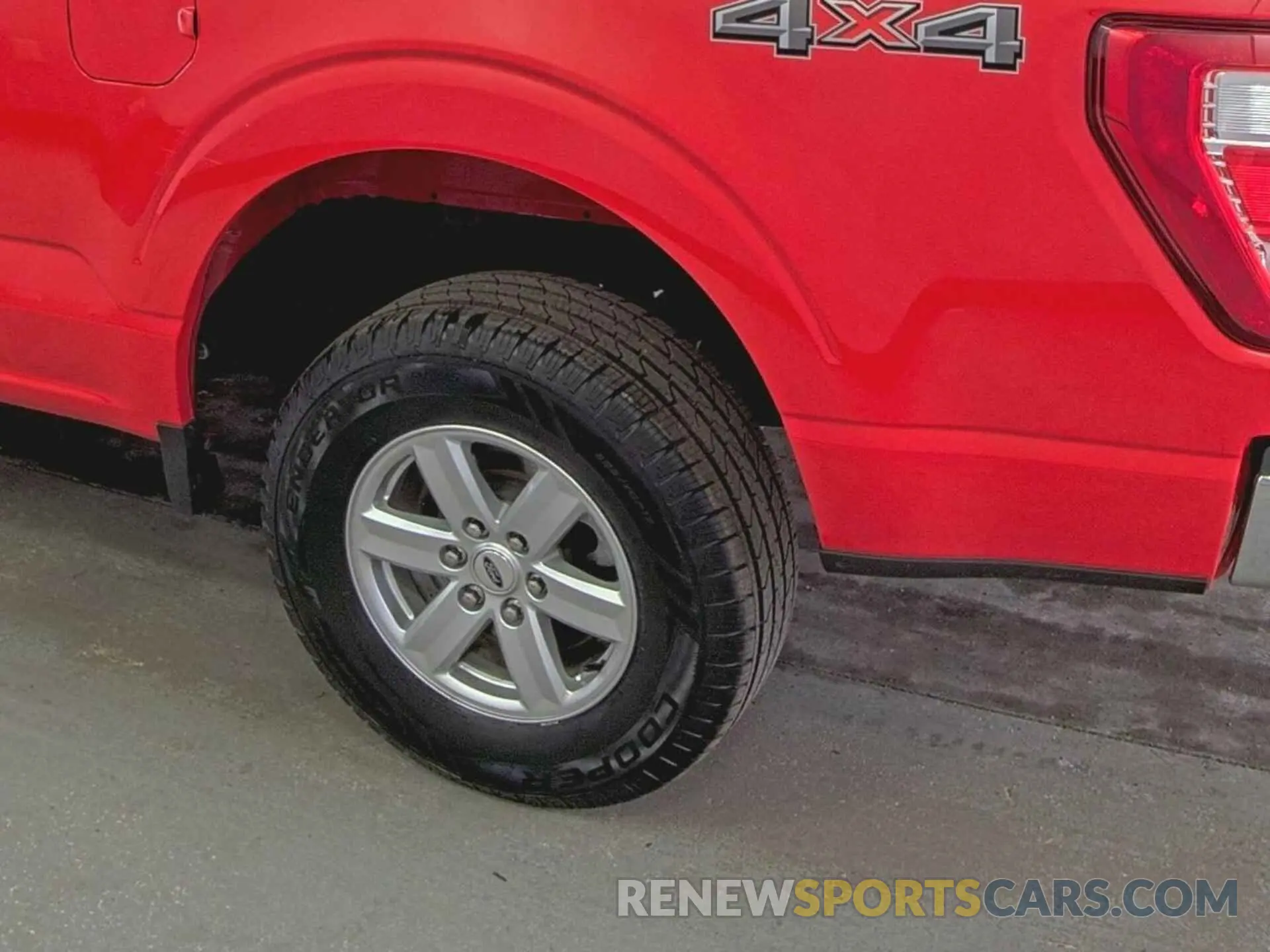 7 Photograph of a damaged car 1FTFX1E81NKE21327 FORD F-150 2022