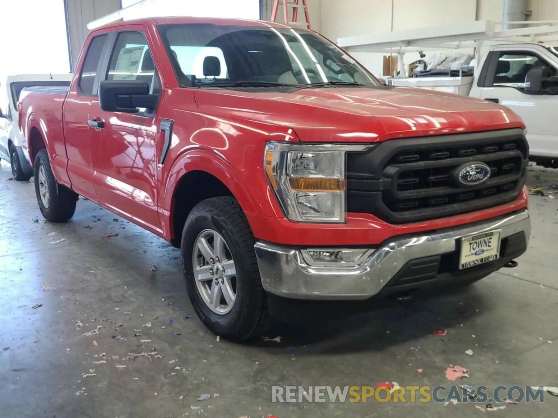17 Photograph of a damaged car 1FTFX1E81NKE58197 FORD F-150 2022