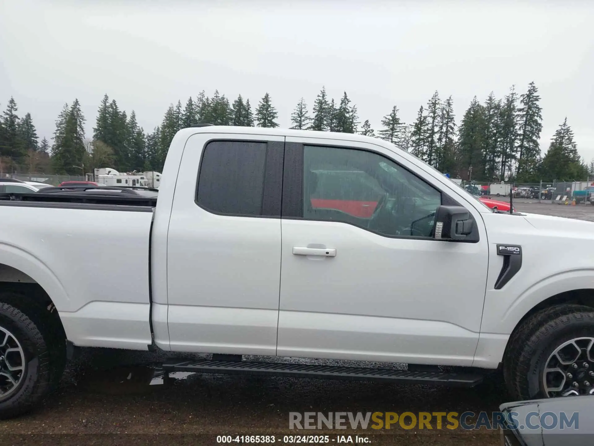 12 Photograph of a damaged car 1FTFX1E86NFA72769 FORD F-150 2022