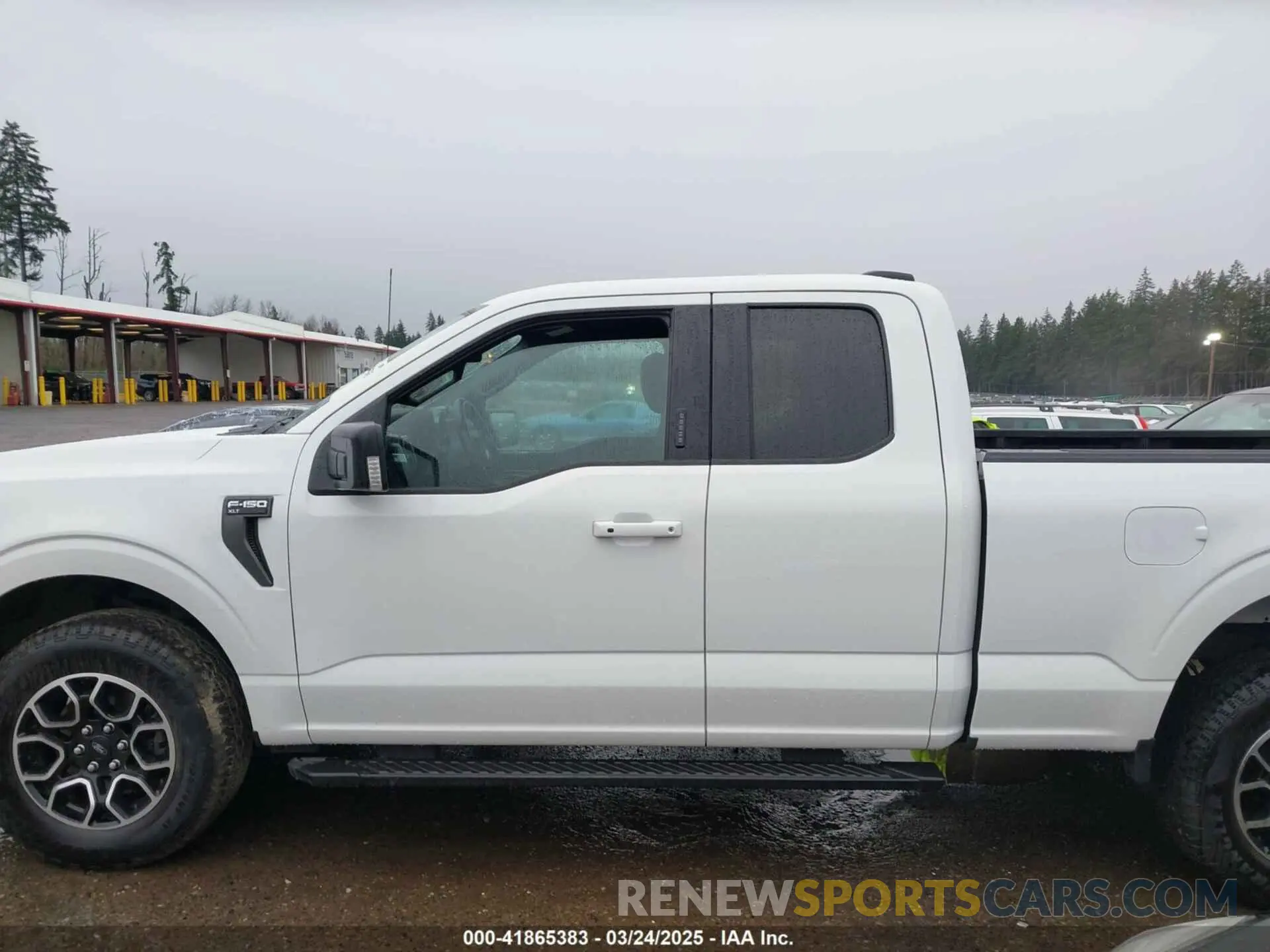 13 Photograph of a damaged car 1FTFX1E86NFA72769 FORD F-150 2022