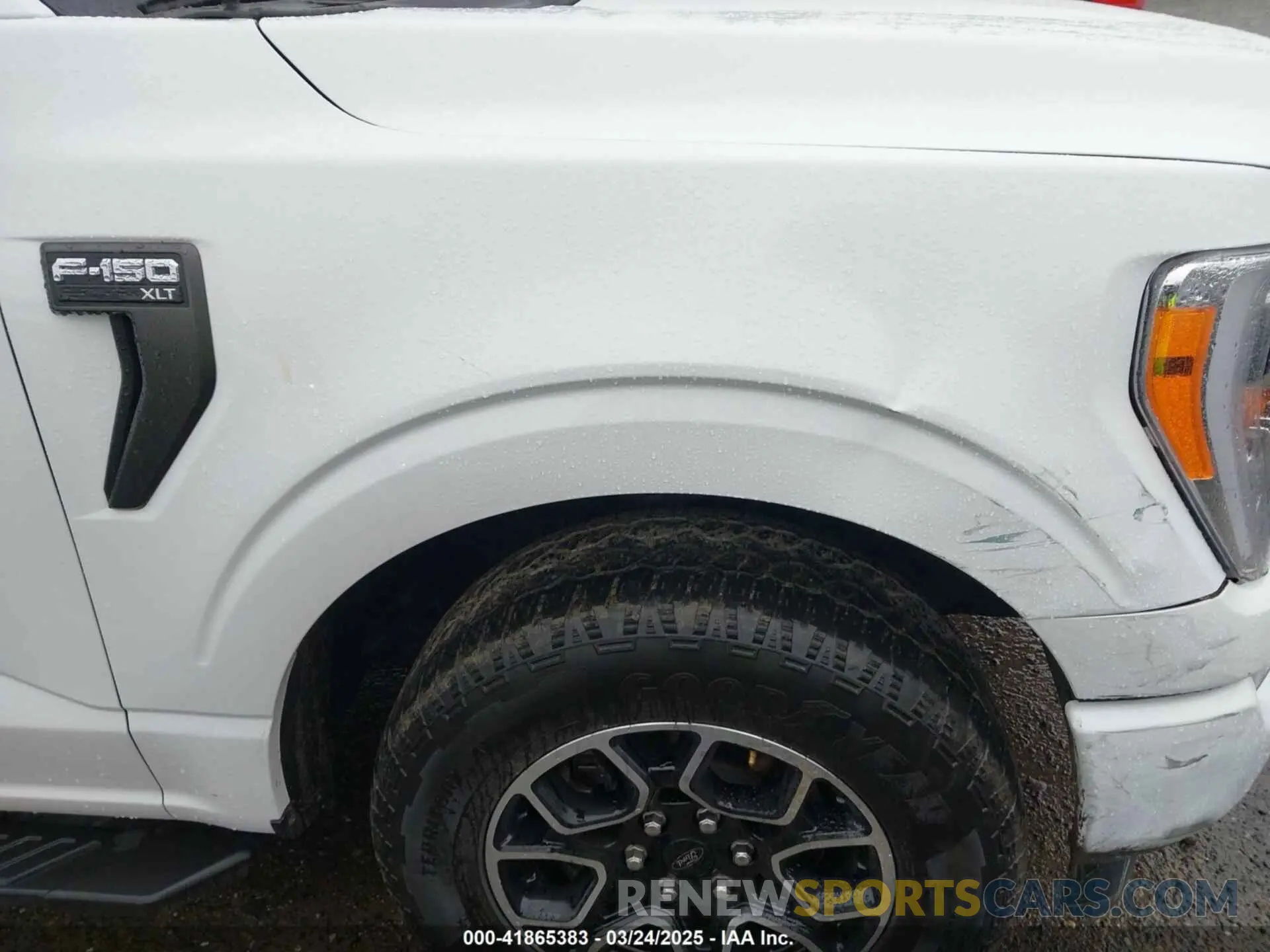 16 Photograph of a damaged car 1FTFX1E86NFA72769 FORD F-150 2022