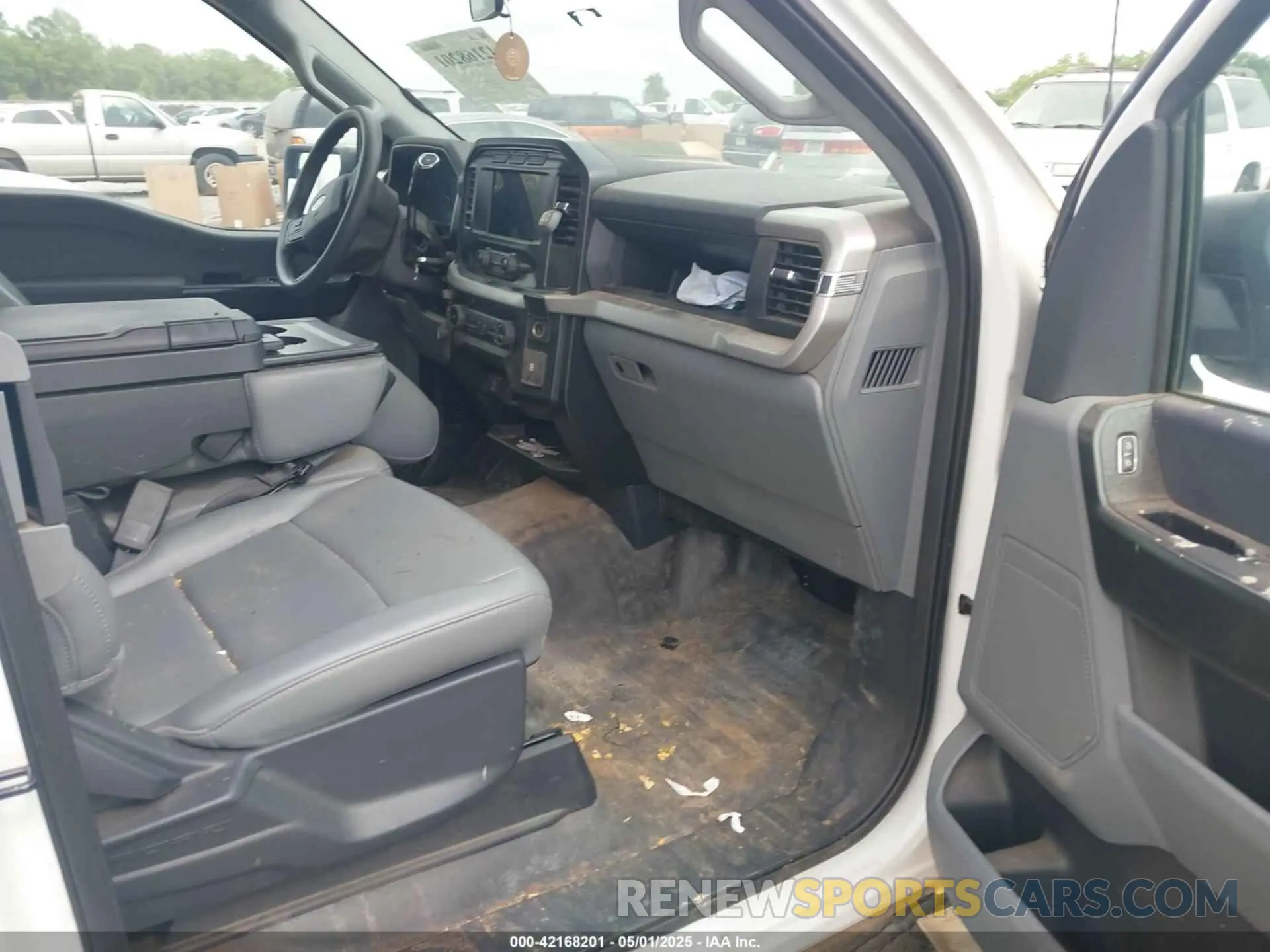 5 Photograph of a damaged car 1FTFX1E8XNKE11055 FORD F-150 2022