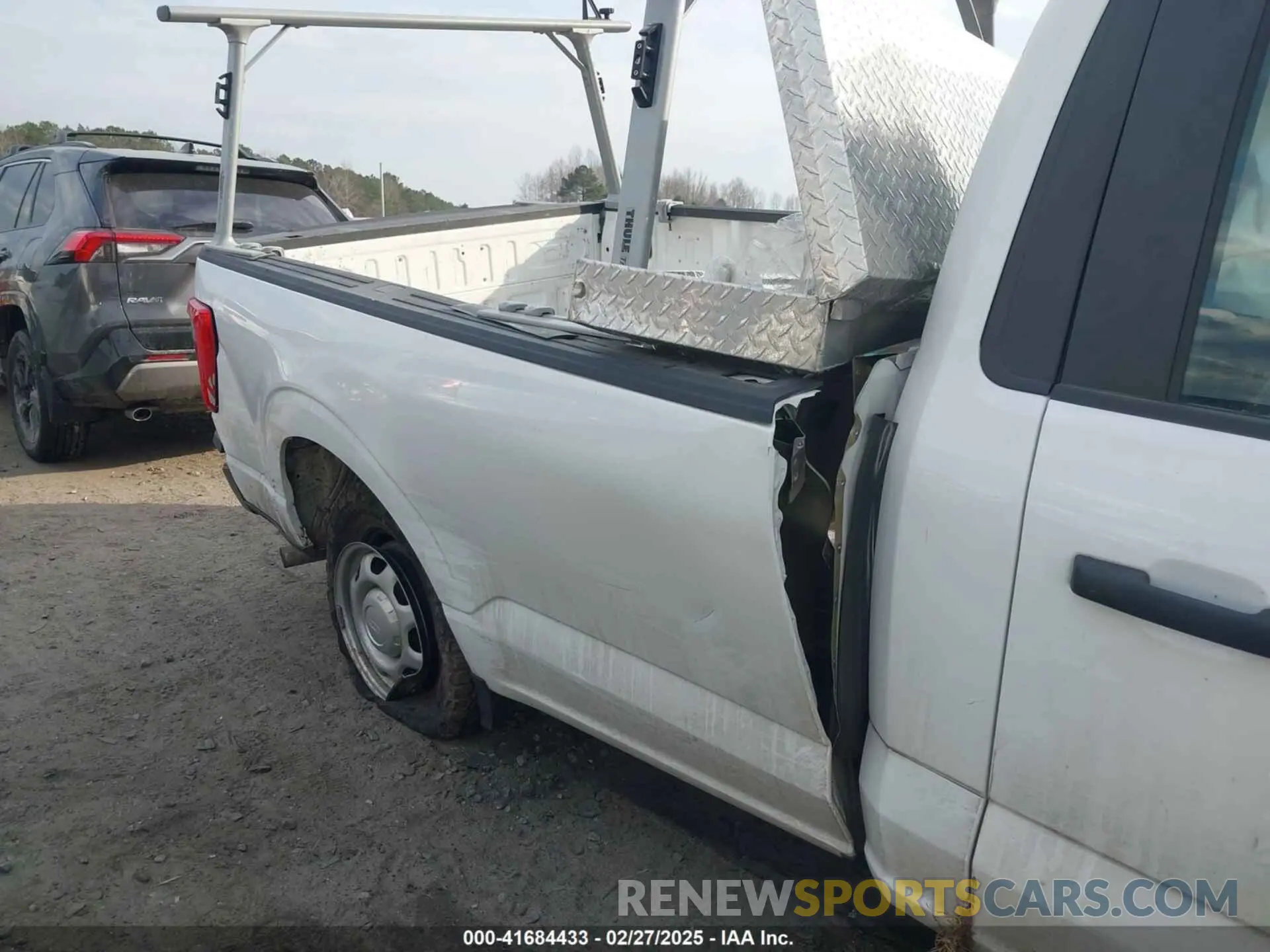 17 Photograph of a damaged car 1FTMF1CB2NKD95281 FORD F-150 2022