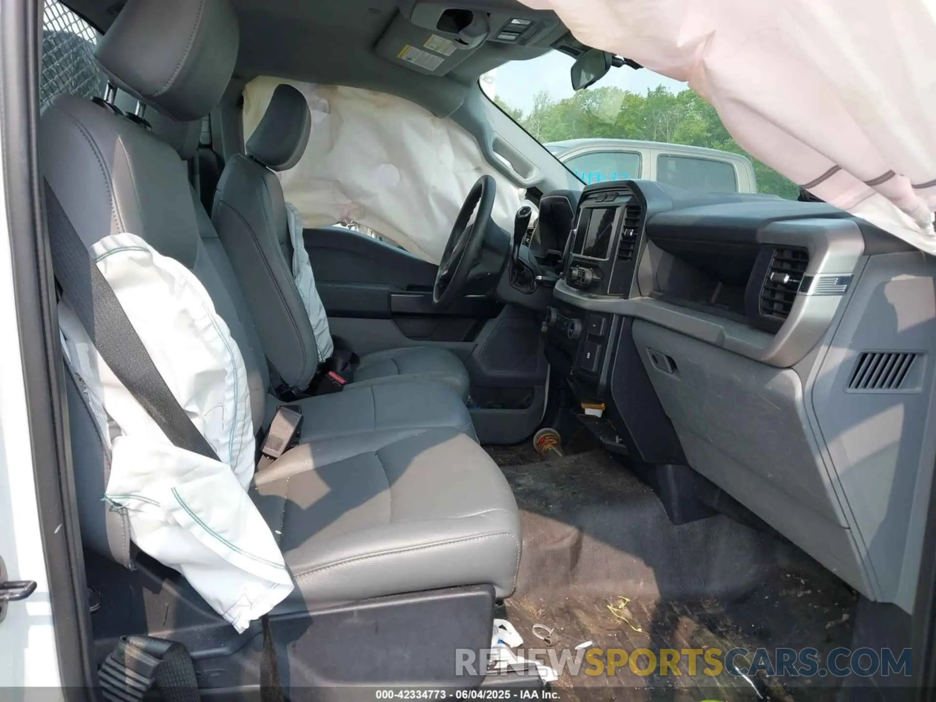 5 Photograph of a damaged car 1FTMF1CB4NKE00254 FORD F-150 2022