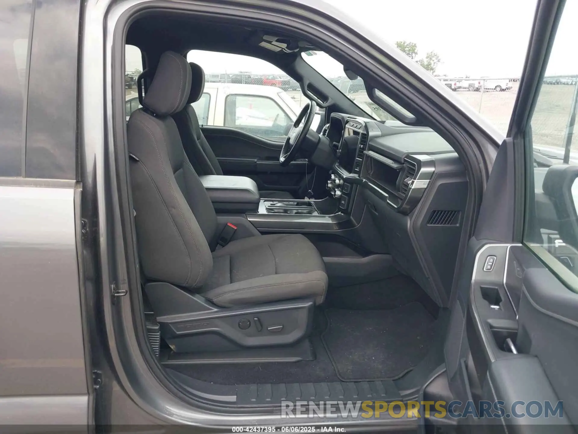 5 Photograph of a damaged car 1FTEW1C50PFA88914 FORD F-150 2023