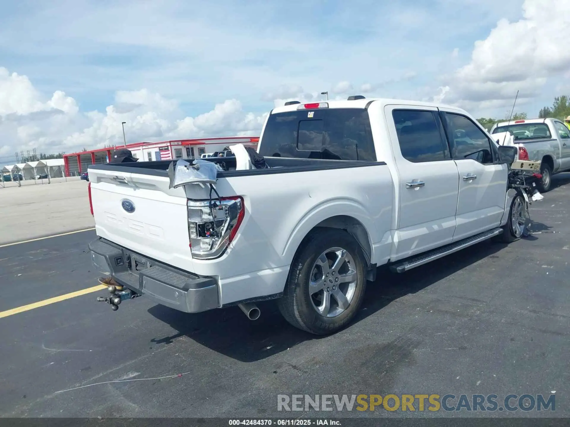 4 Photograph of a damaged car 1FTEW1C59PKE37513 FORD F-150 2023