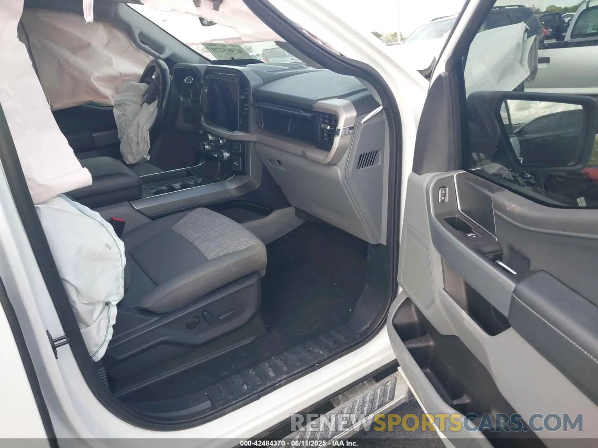 5 Photograph of a damaged car 1FTEW1C59PKE37513 FORD F-150 2023