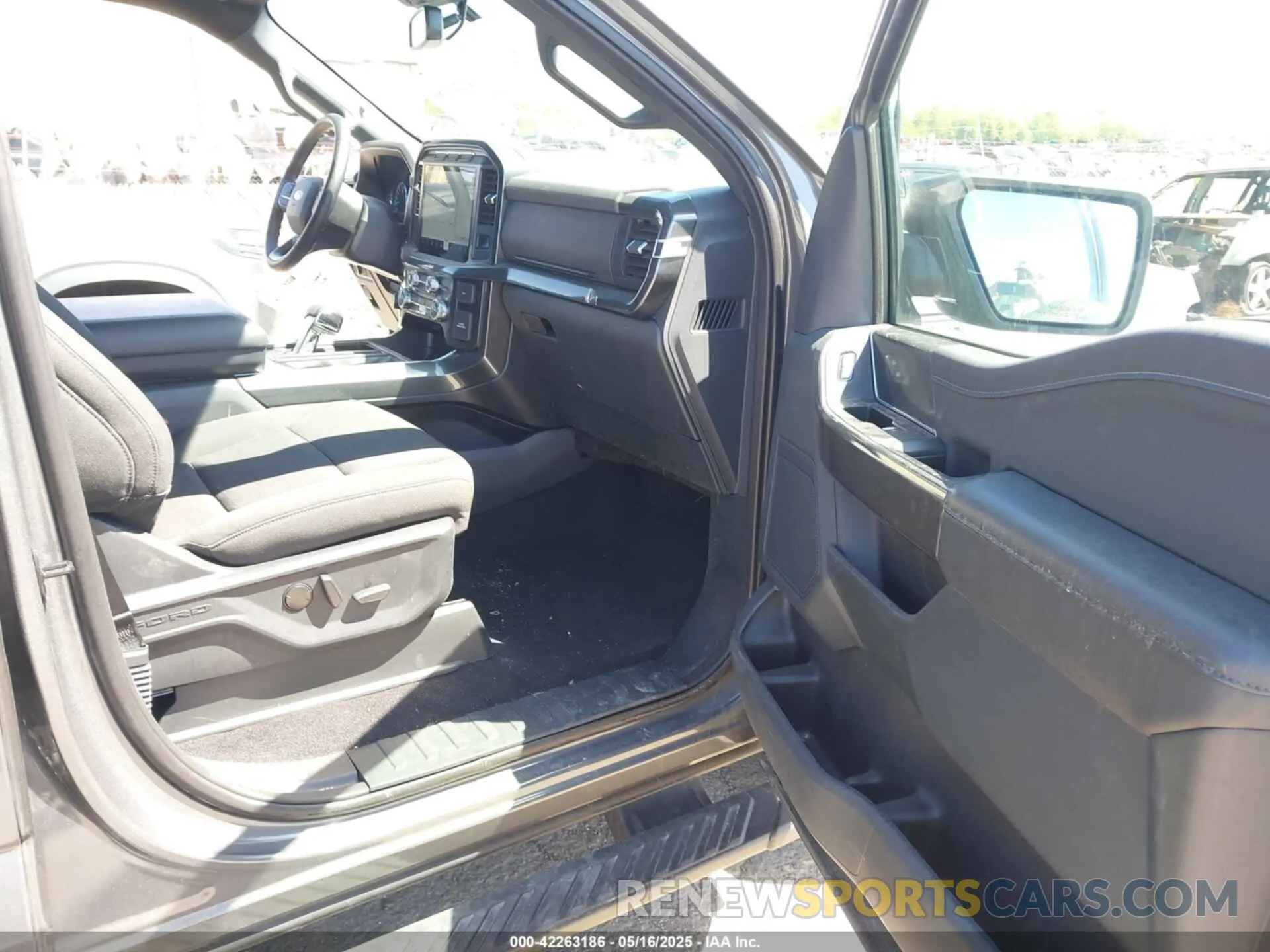 5 Photograph of a damaged car 1FTEW1EP5PKE12736 FORD F-150 2023