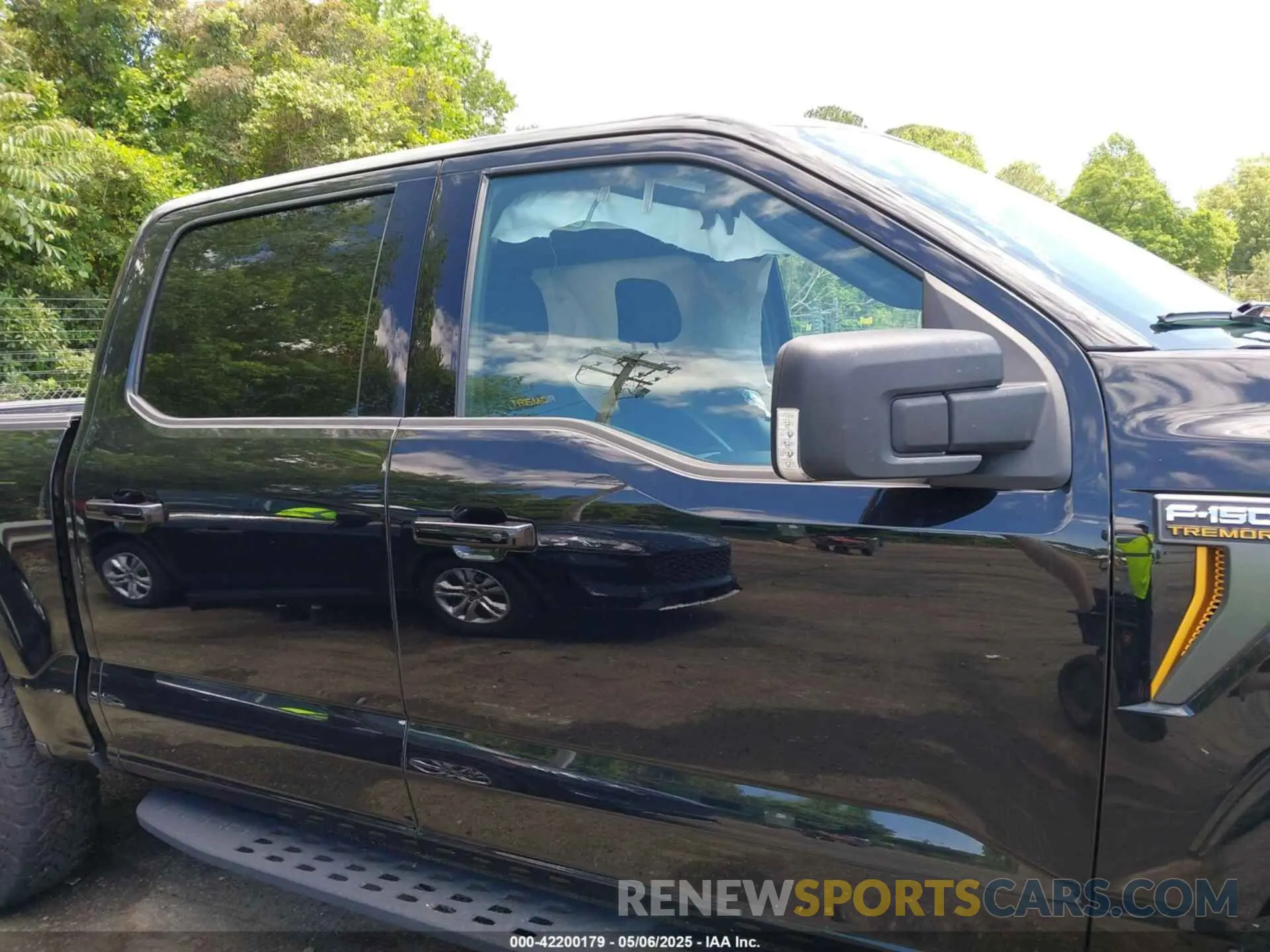 13 Photograph of a damaged car 1FTFW1E50PFA59463 FORD F-150 2023