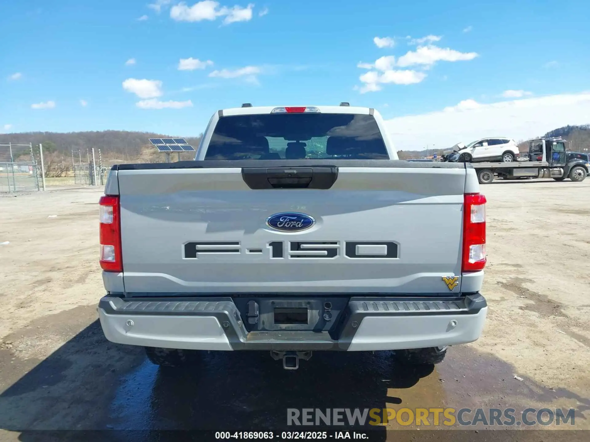 17 Photograph of a damaged car 1FTFW1E51PFB15197 FORD F-150 2023
