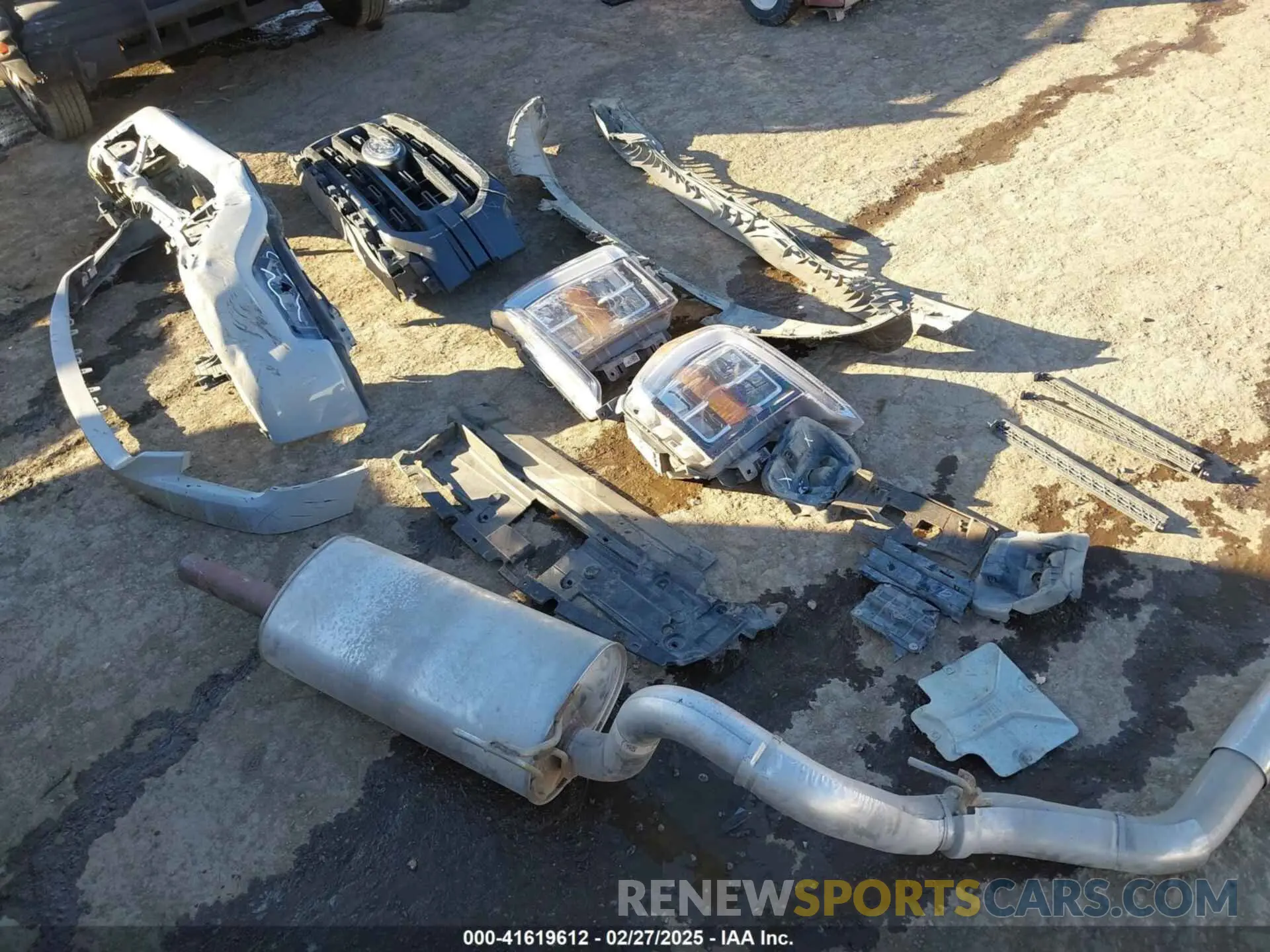 18 Photograph of a damaged car 1FTFW1E52PFB92984 FORD F-150 2023