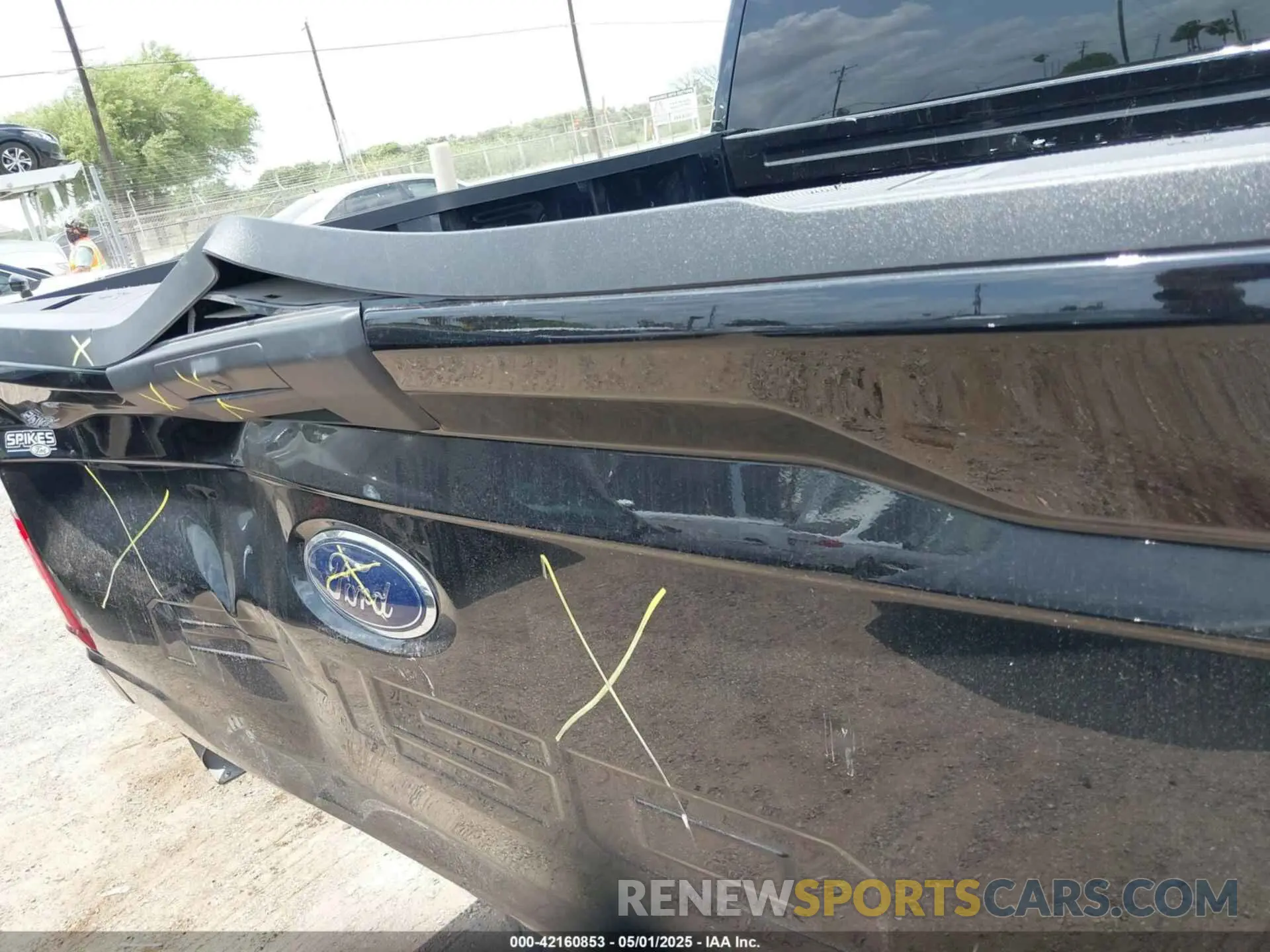 18 Photograph of a damaged car 1FTFW1E59PKD27191 FORD F-150 2023