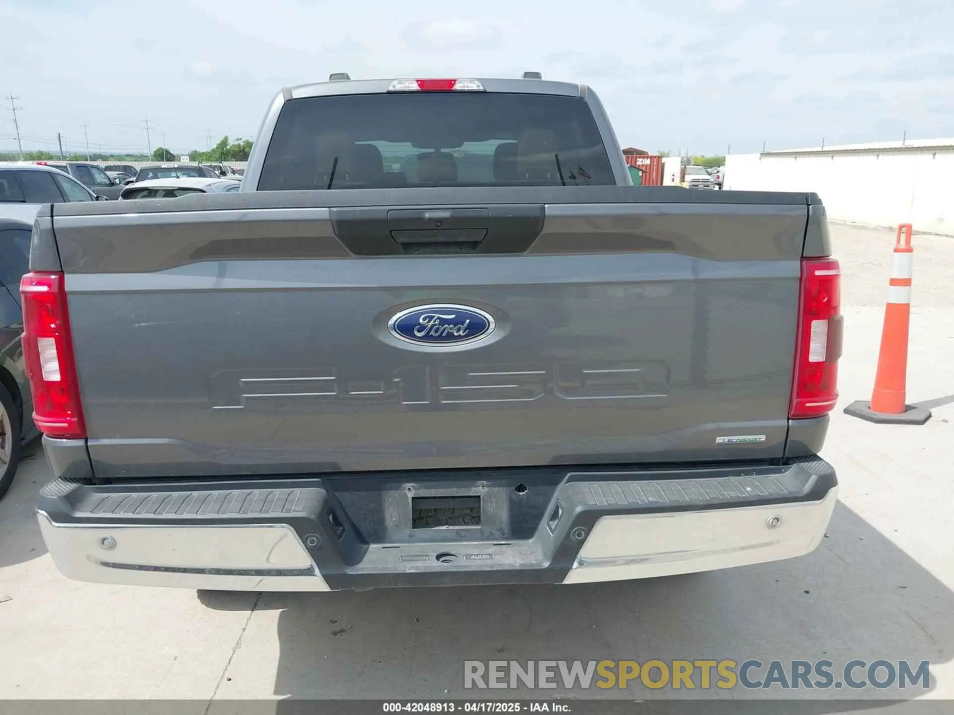 16 Photograph of a damaged car 1FTFW1E87PKF04735 FORD F-150 2023