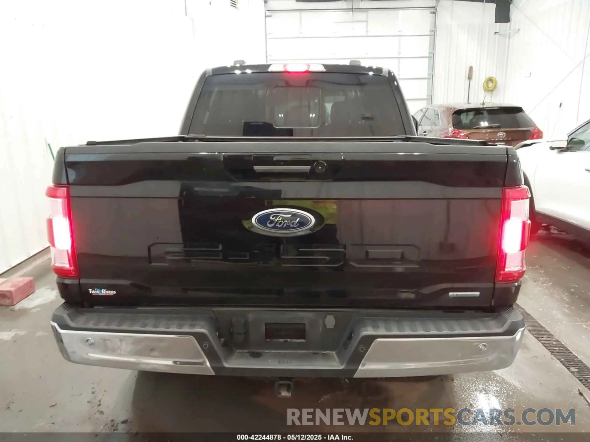 16 Photograph of a damaged car 1FTFW1E89PKF43469 FORD F-150 2023