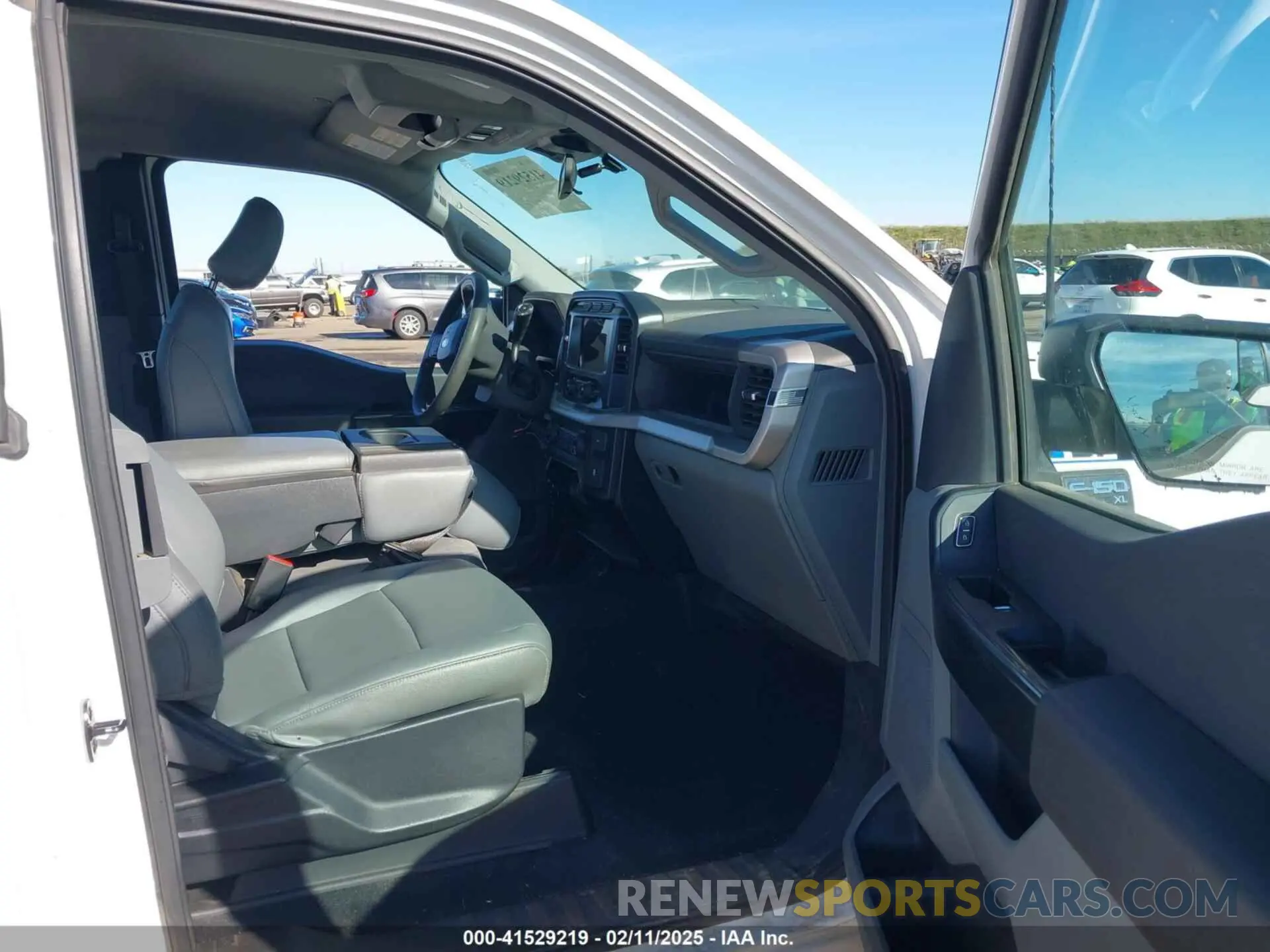 5 Photograph of a damaged car 1FTFX1E53PKE81778 FORD F-150 2023