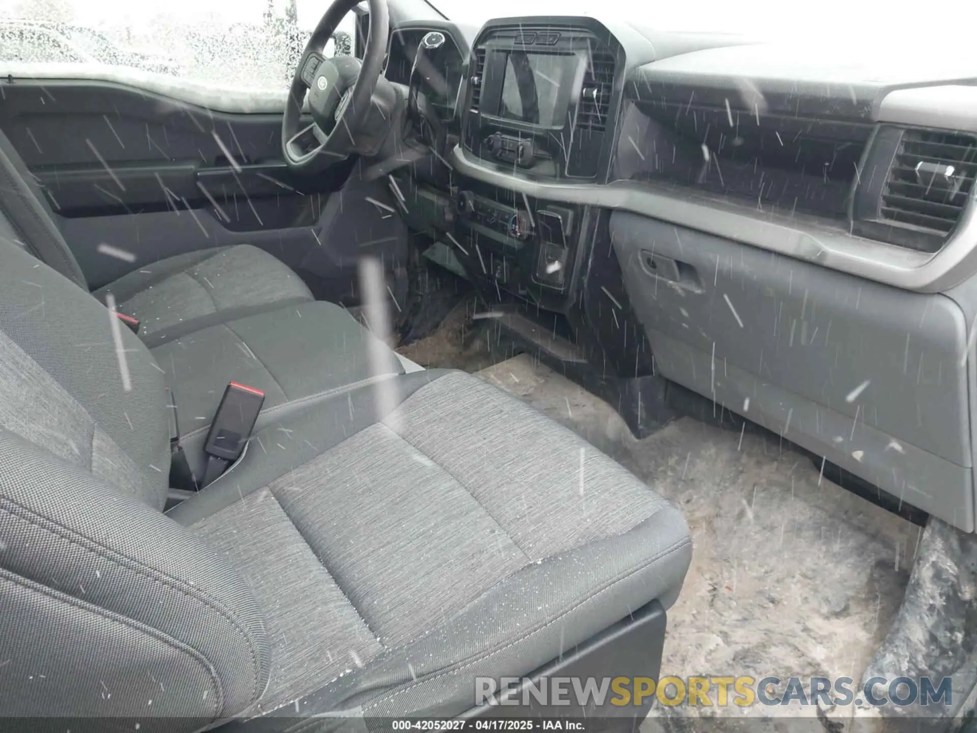 22 Photograph of a damaged car 1FTMF1EP6PKE87165 FORD F-150 2023