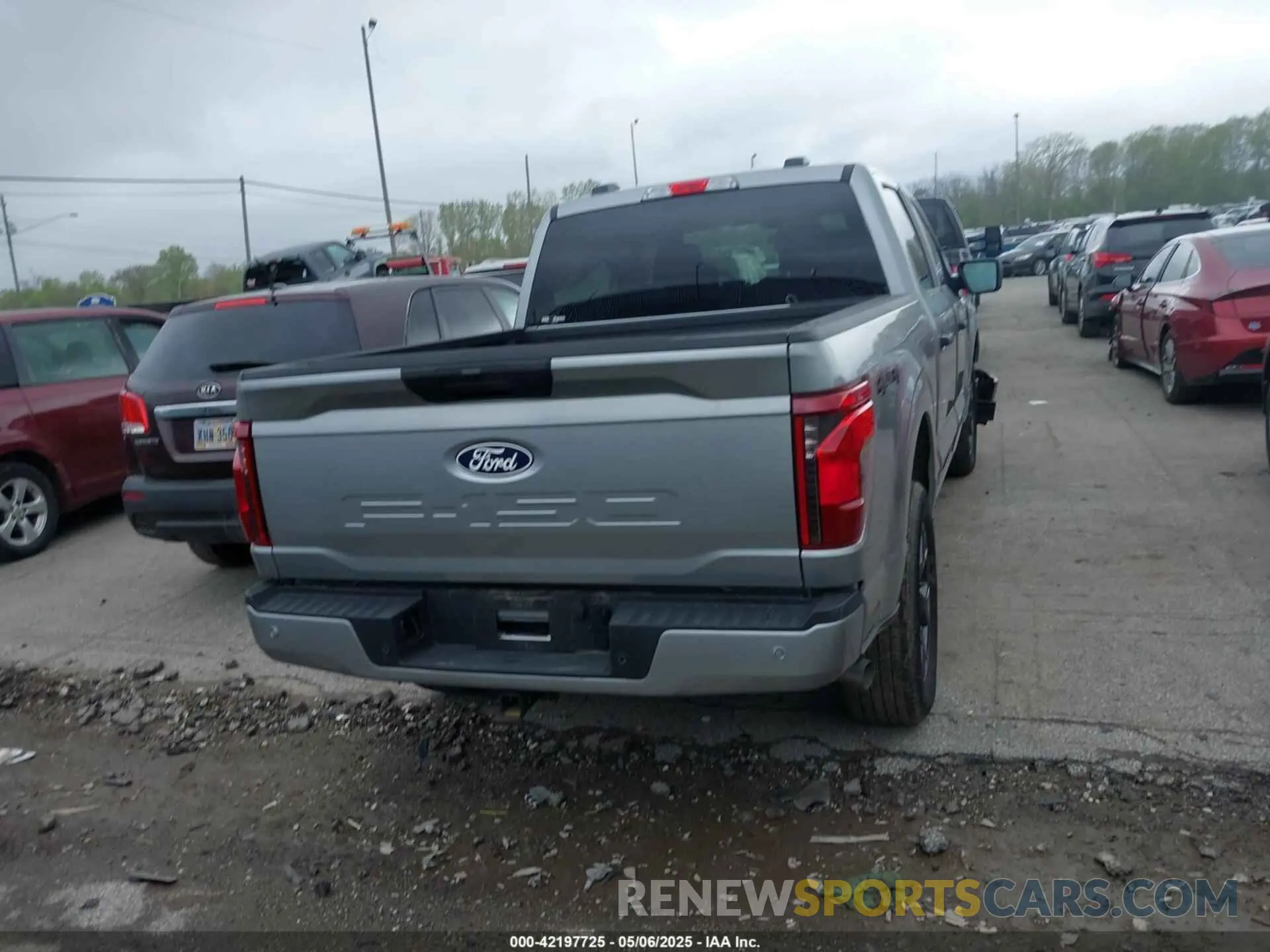 16 Photograph of a damaged car 1FTFW2L52RKD80293 FORD F-150 2024