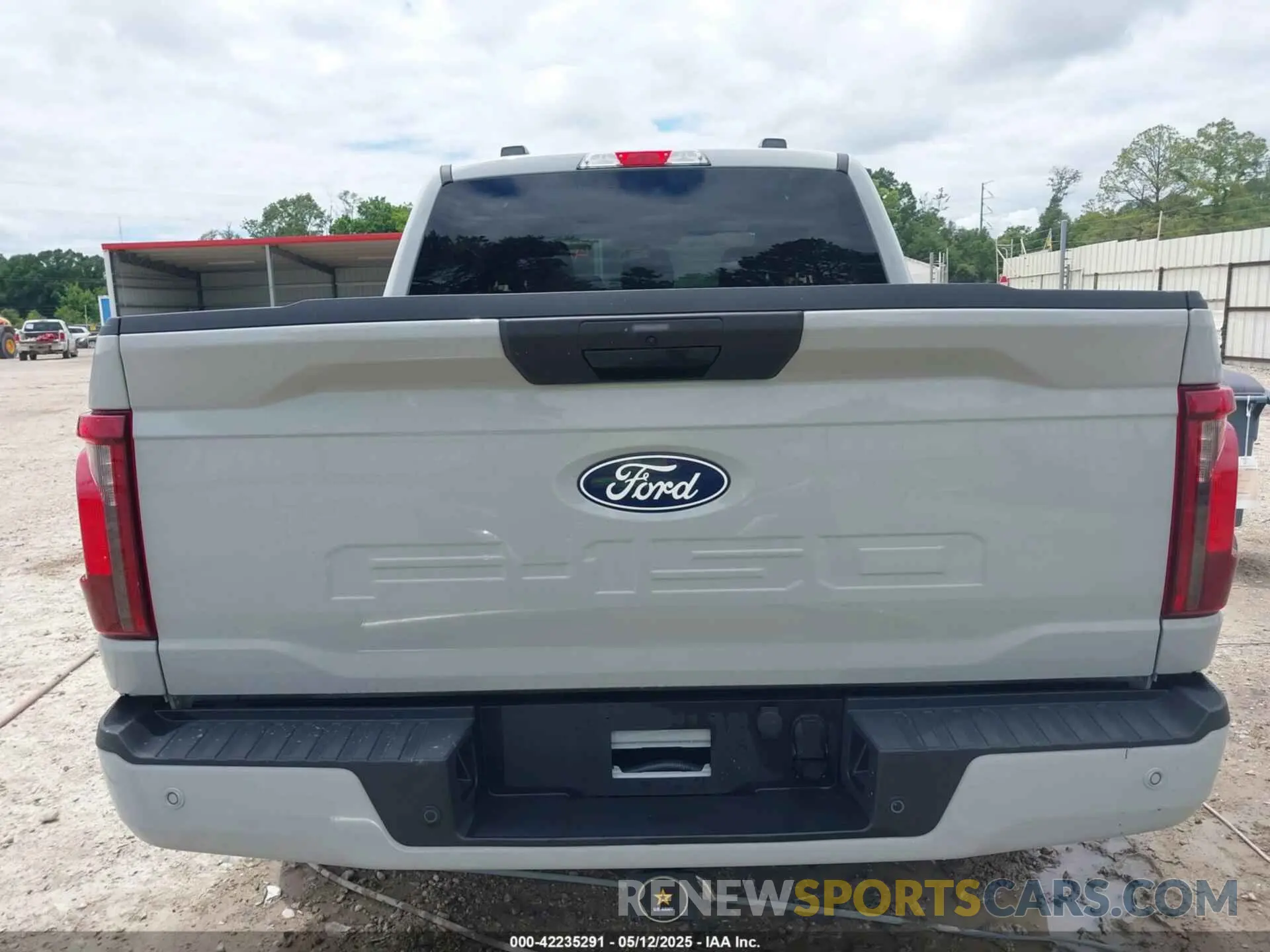 17 Photograph of a damaged car 1FTFW2L55RKE95616 FORD F-150 2024