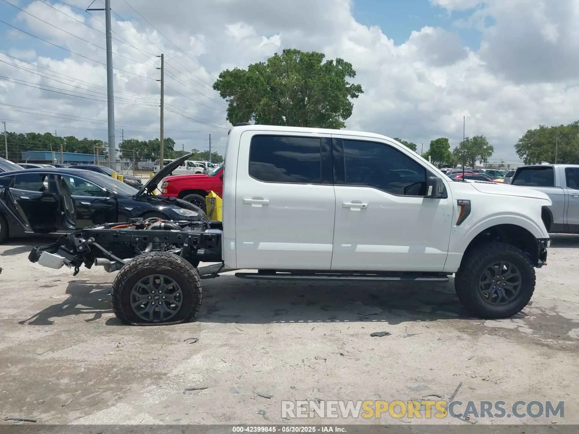 14 Photograph of a damaged car 1FTFW4L5XRFB15187 FORD F-150 2024