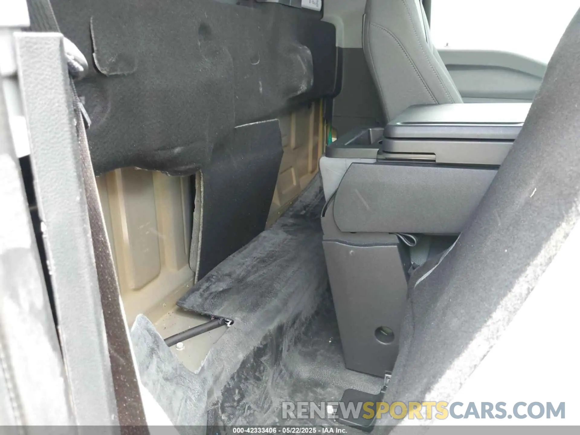 8 Photograph of a damaged car 1FTMF1L51RKE68012 FORD F-150 2024