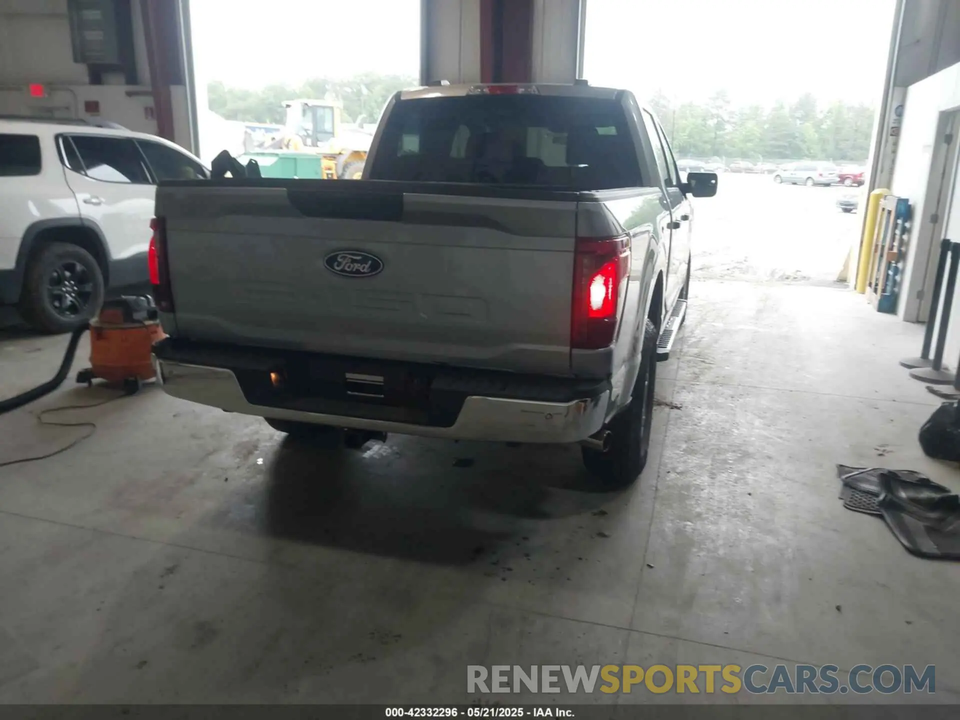 4 Photograph of a damaged car 1FTEW3LP9SKE07398 FORD F-150 2025