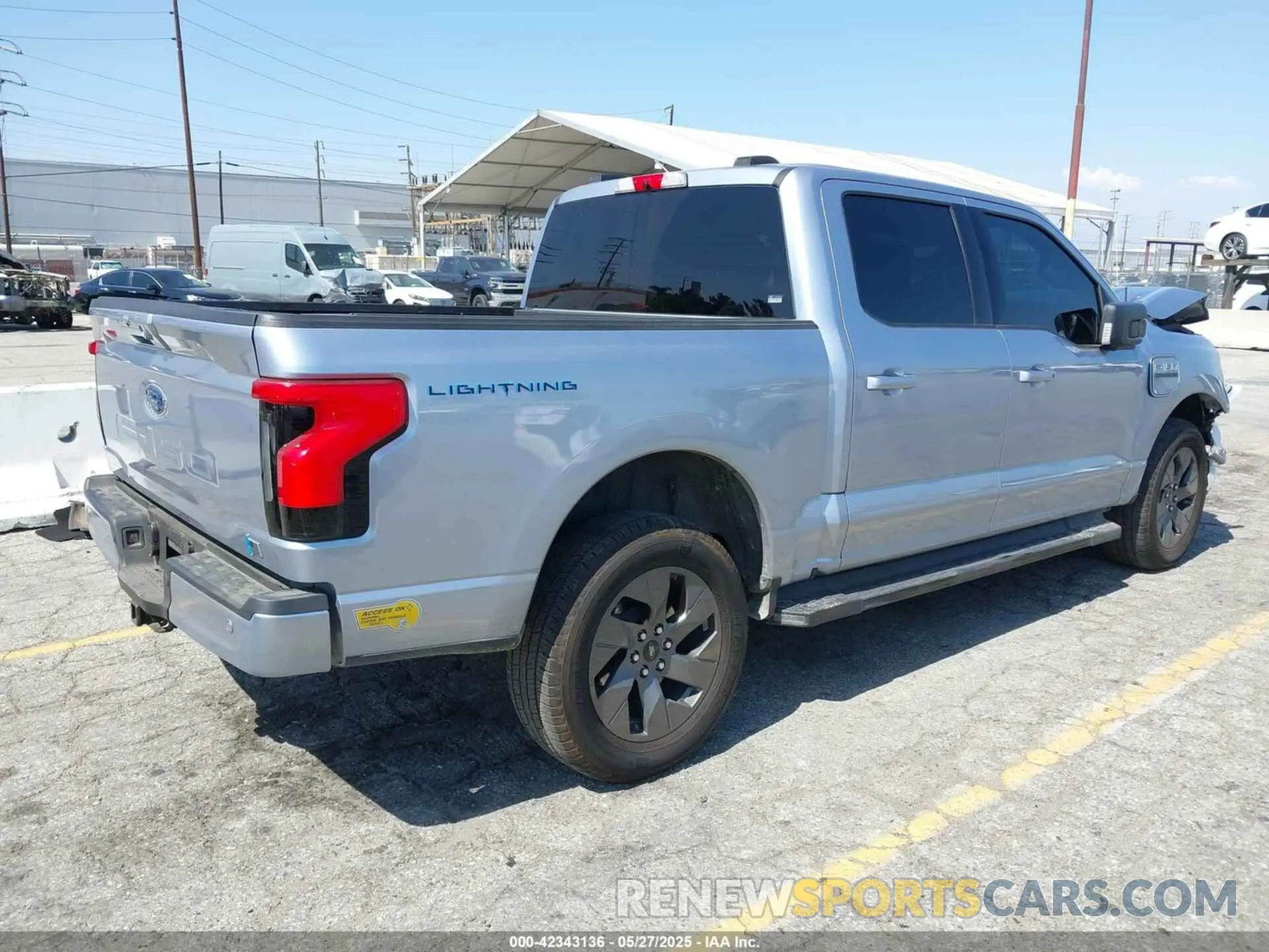 4 Photograph of a damaged car 1FT6W1EV0NWG05515 FORD F-150 LIGHTNING 2022