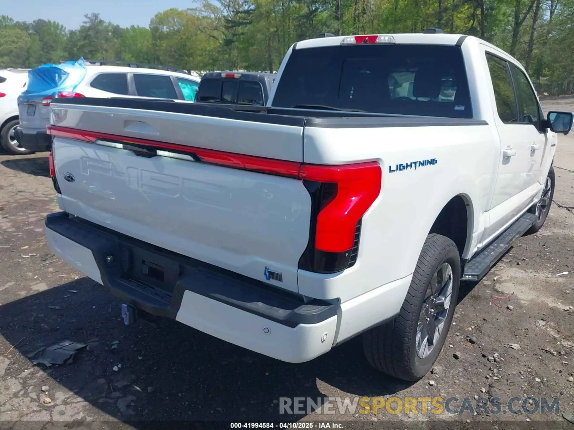 4 Photograph of a damaged car 1FTVW1EL3NWG16227 FORD F-150 LIGHTNING 2022