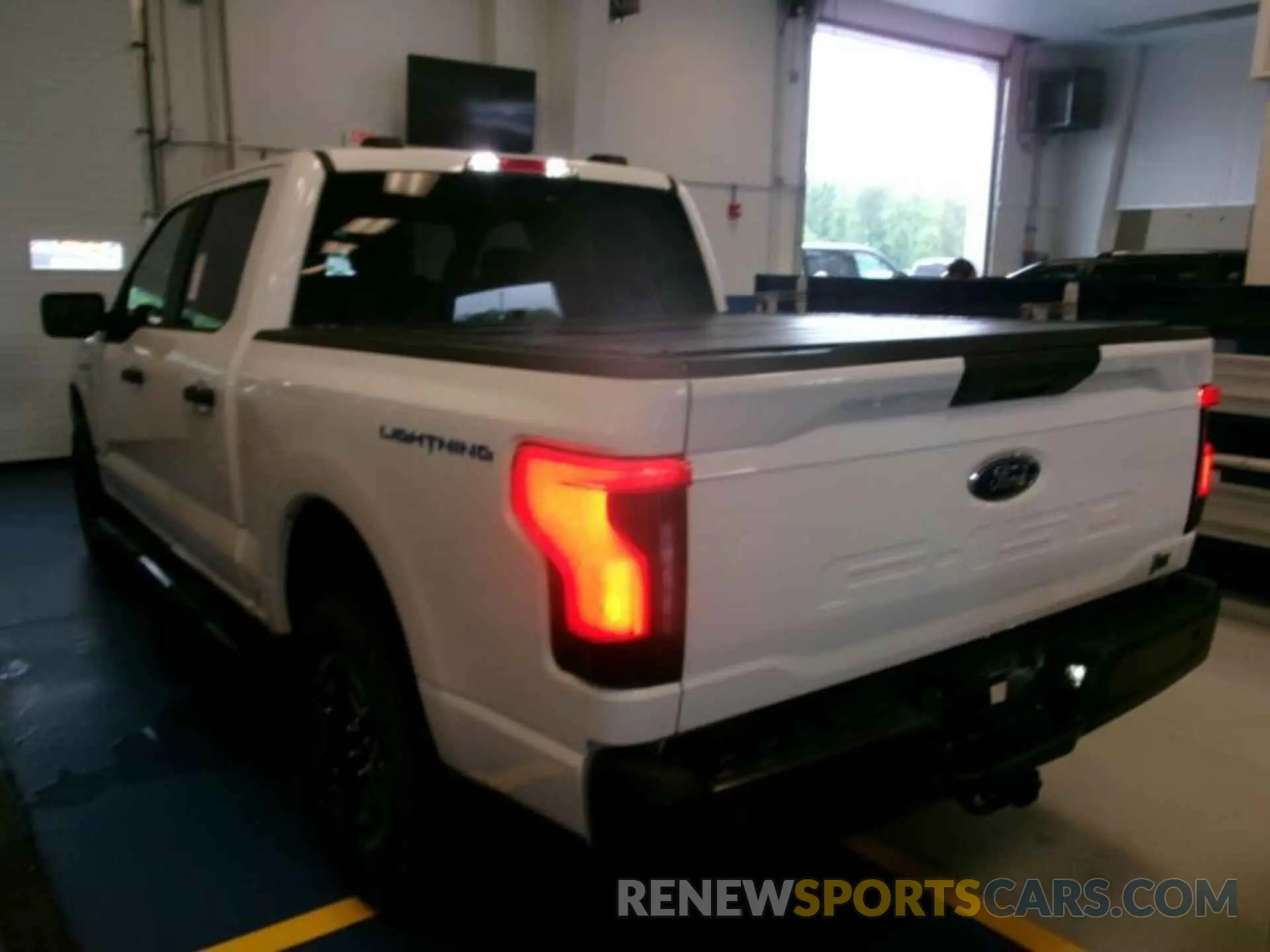 4 Photograph of a damaged car 1FTVW1EL4NWG14891 FORD F-150 LIGHTNING 2022