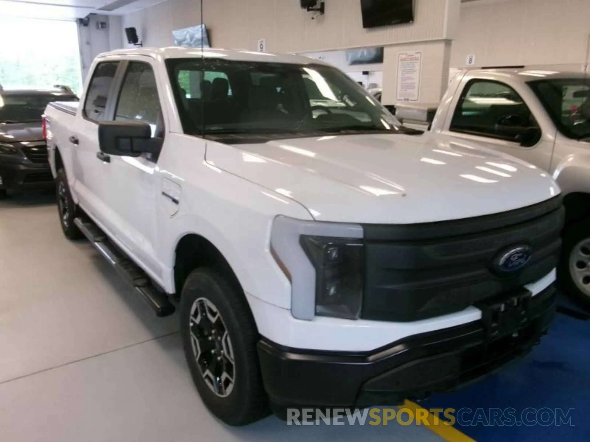 8 Photograph of a damaged car 1FTVW1EL4NWG14891 FORD F-150 LIGHTNING 2022