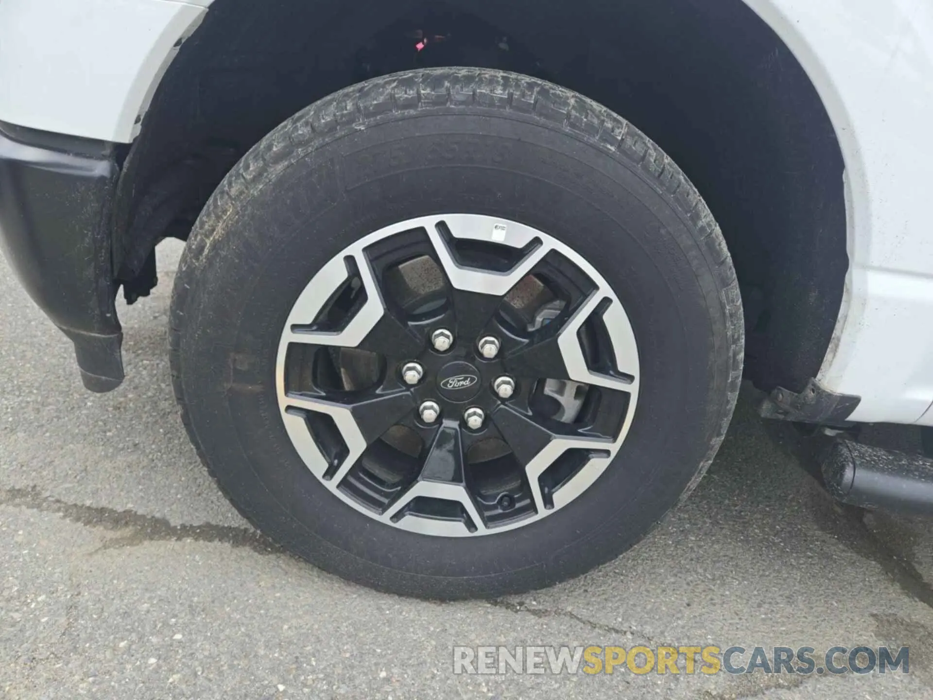 17 Photograph of a damaged car 1FTVW1EL5NWG14804 FORD F-150 LIGHTNING 2022