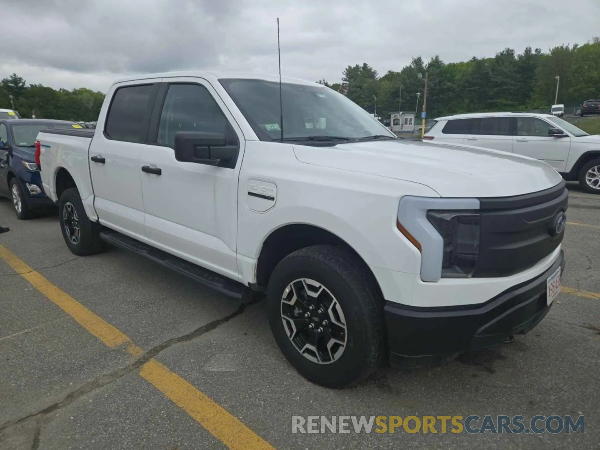 2 Photograph of a damaged car 1FTVW1EL5NWG14804 FORD F-150 LIGHTNING 2022