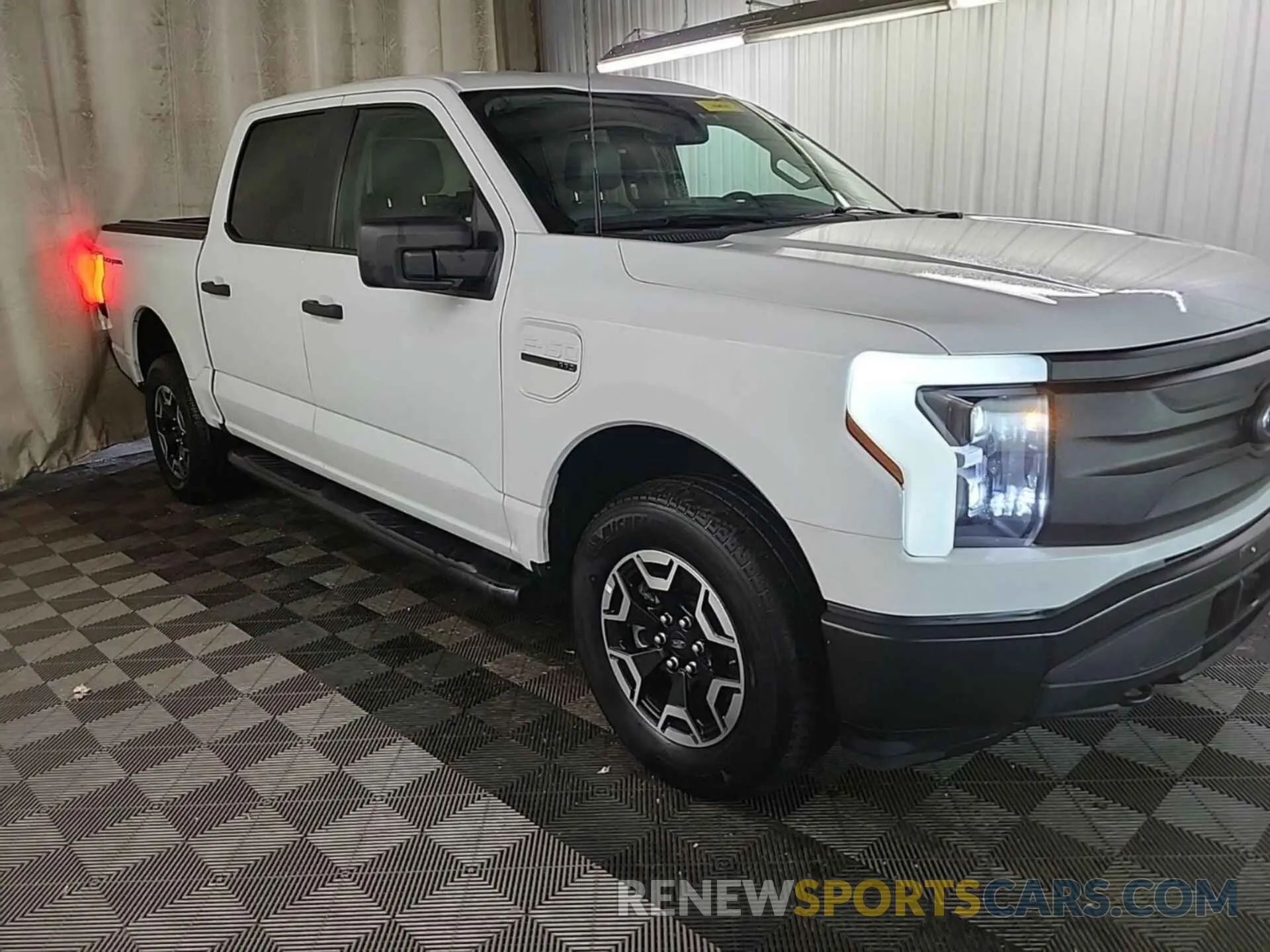 28 Photograph of a damaged car 1FTVW1EL5NWG14804 FORD F-150 LIGHTNING 2022