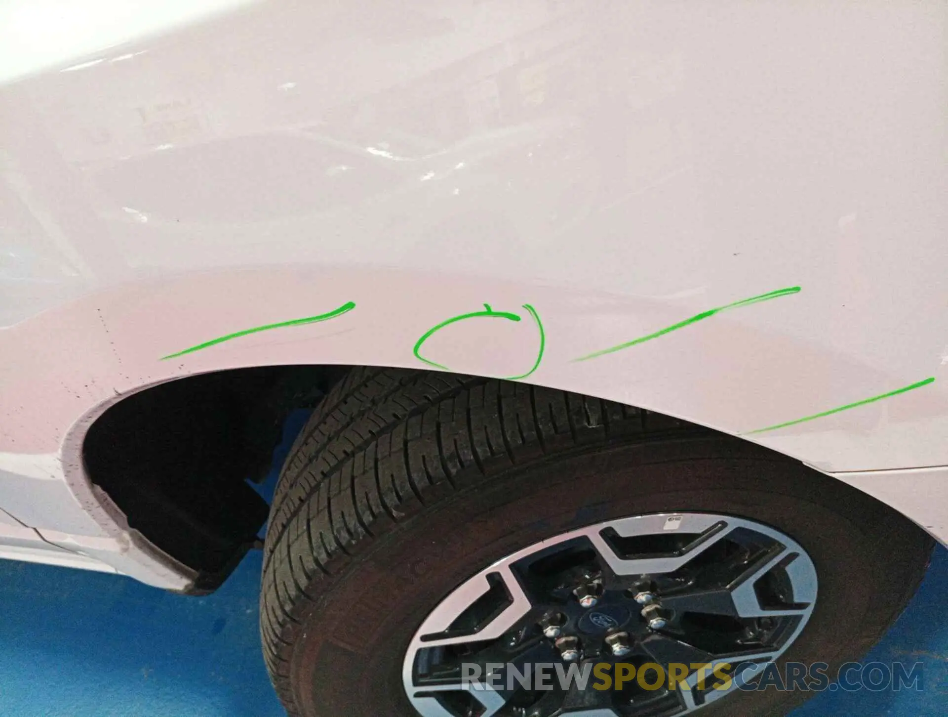 5 Photograph of a damaged car 1FTVW1EL6NWG14889 FORD F-150 LIGHTNING 2022