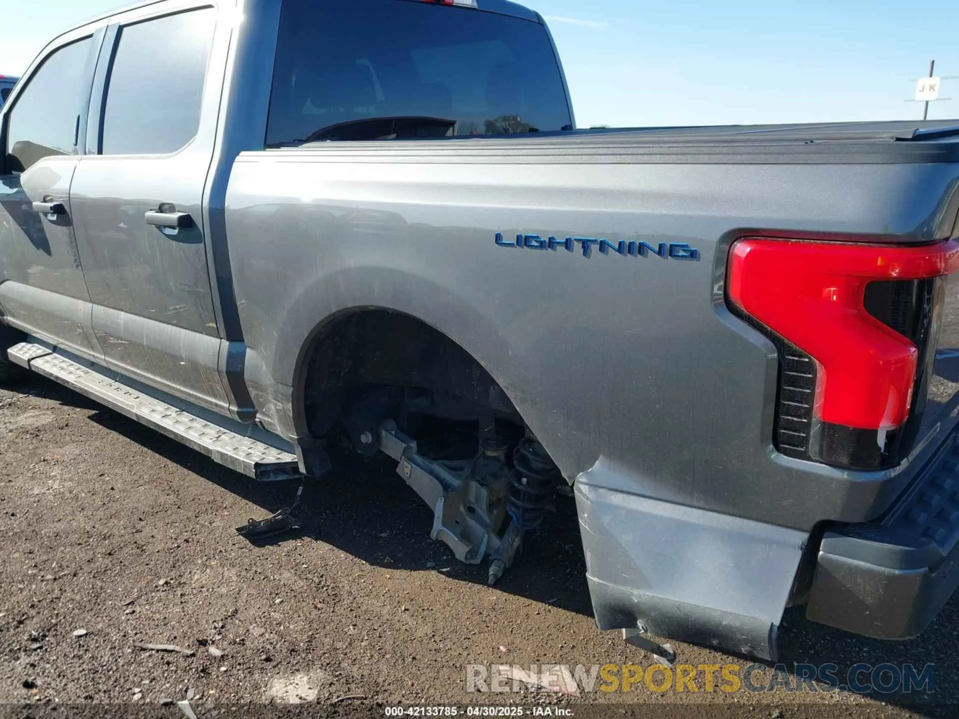 6 Photograph of a damaged car 1FTVW1EL8NWG02095 FORD F-150 LIGHTNING 2022