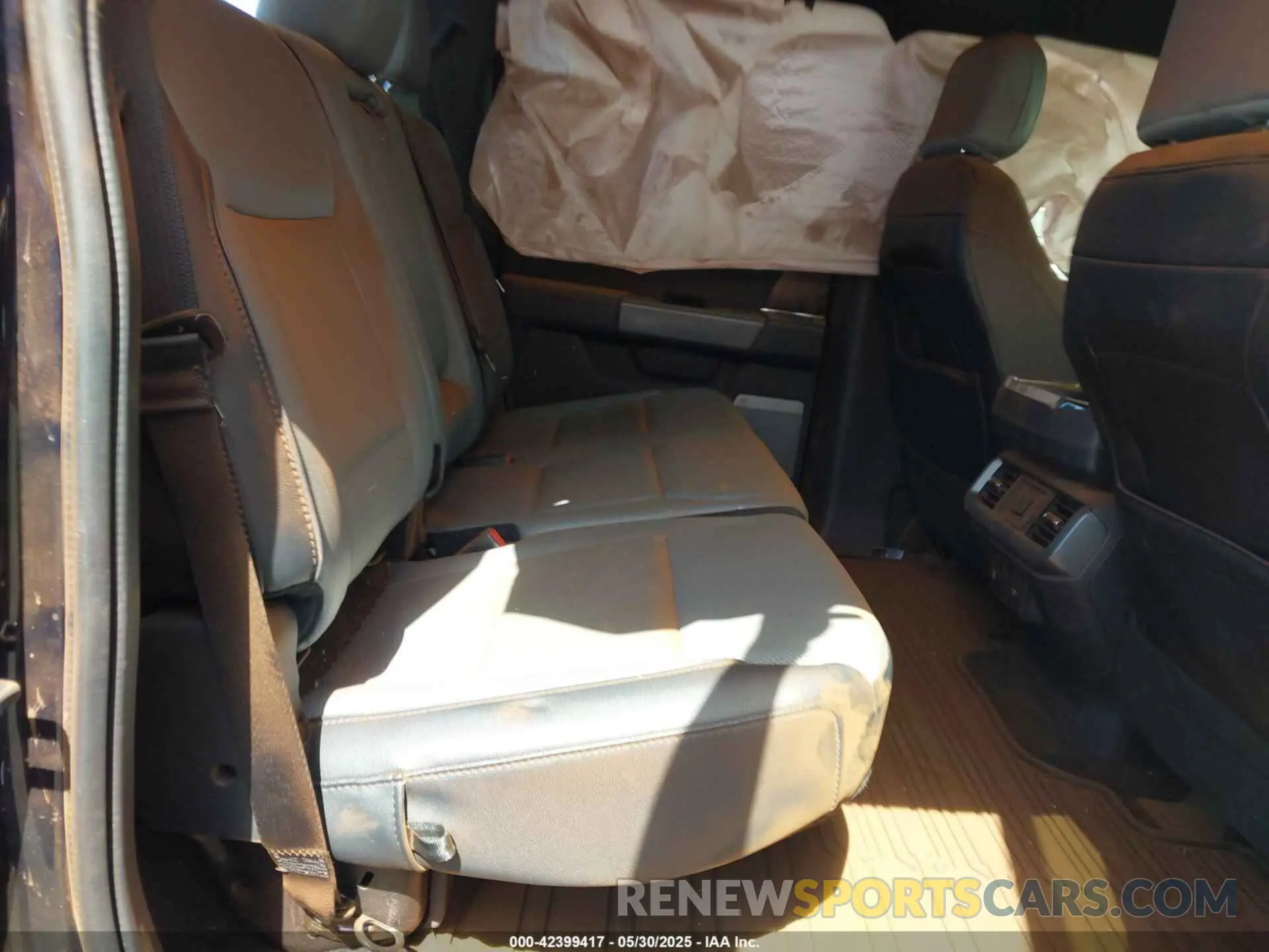 8 Photograph of a damaged car 1FTVW1EL9NWG15390 FORD F-150 LIGHTNING 2022
