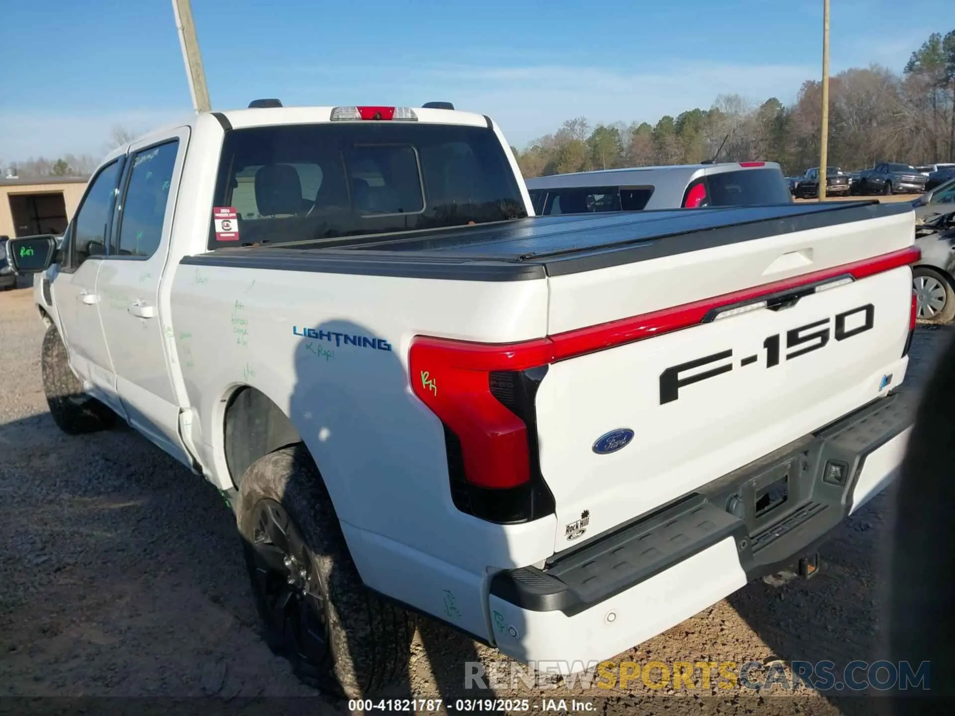 3 Photograph of a damaged car 1FTVW1EV4NWG04301 FORD F-150 LIGHTNING 2022