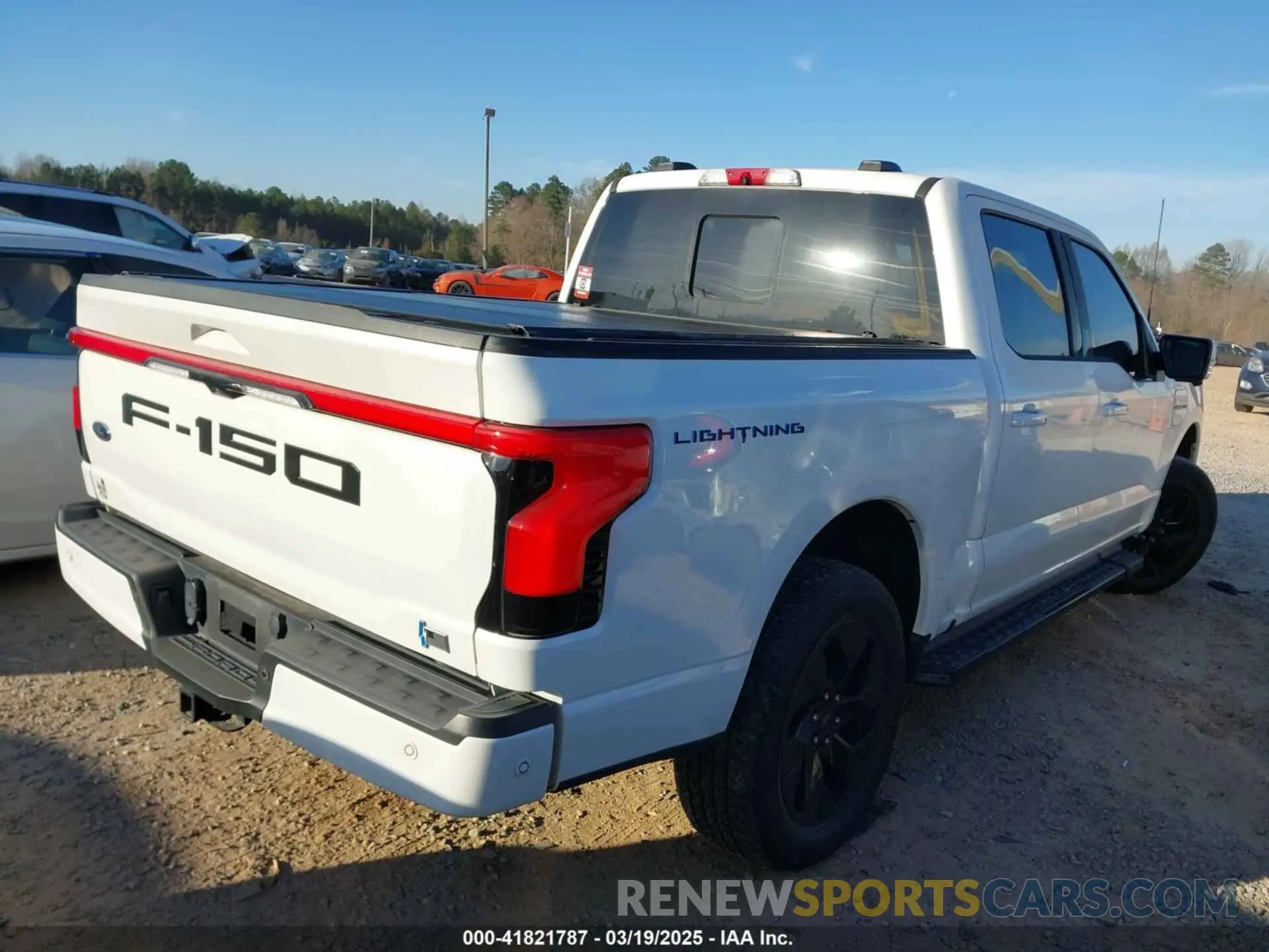 4 Photograph of a damaged car 1FTVW1EV4NWG04301 FORD F-150 LIGHTNING 2022