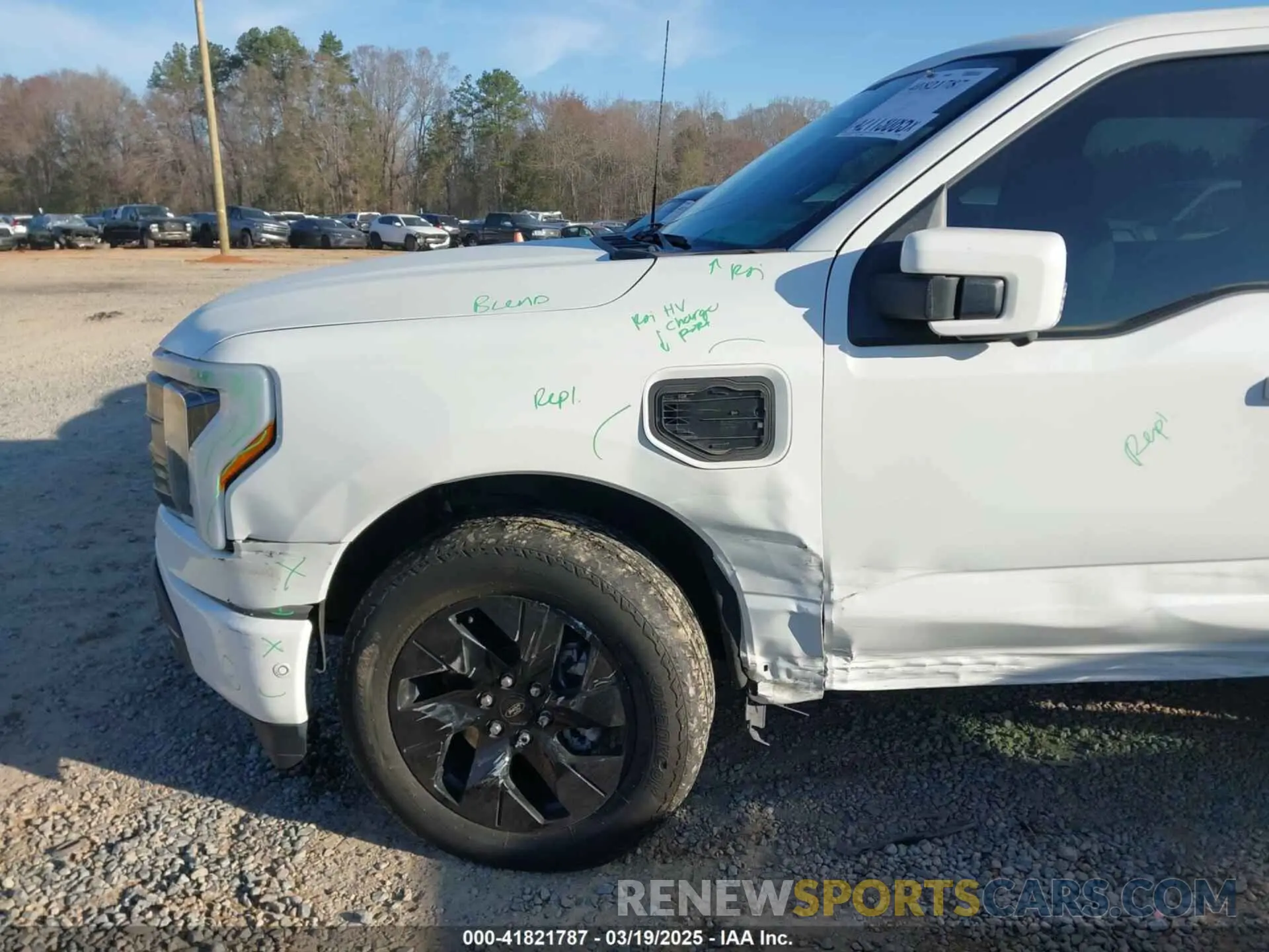 6 Photograph of a damaged car 1FTVW1EV4NWG04301 FORD F-150 LIGHTNING 2022