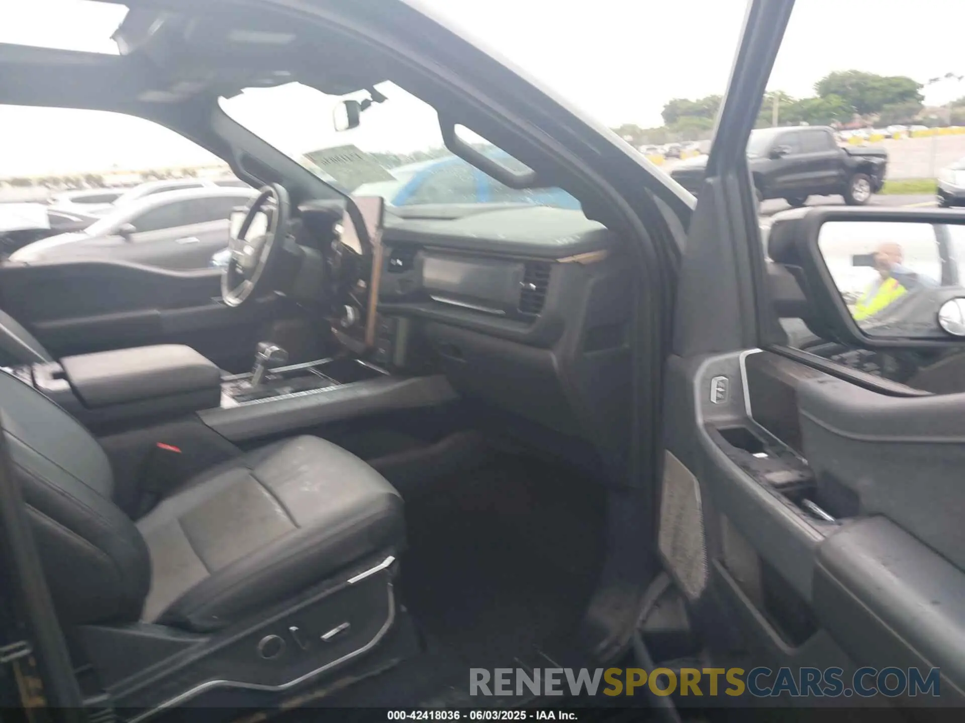5 Photograph of a damaged car 1FT6W1EV3PWG08587 FORD F-150 LIGHTNING 2023
