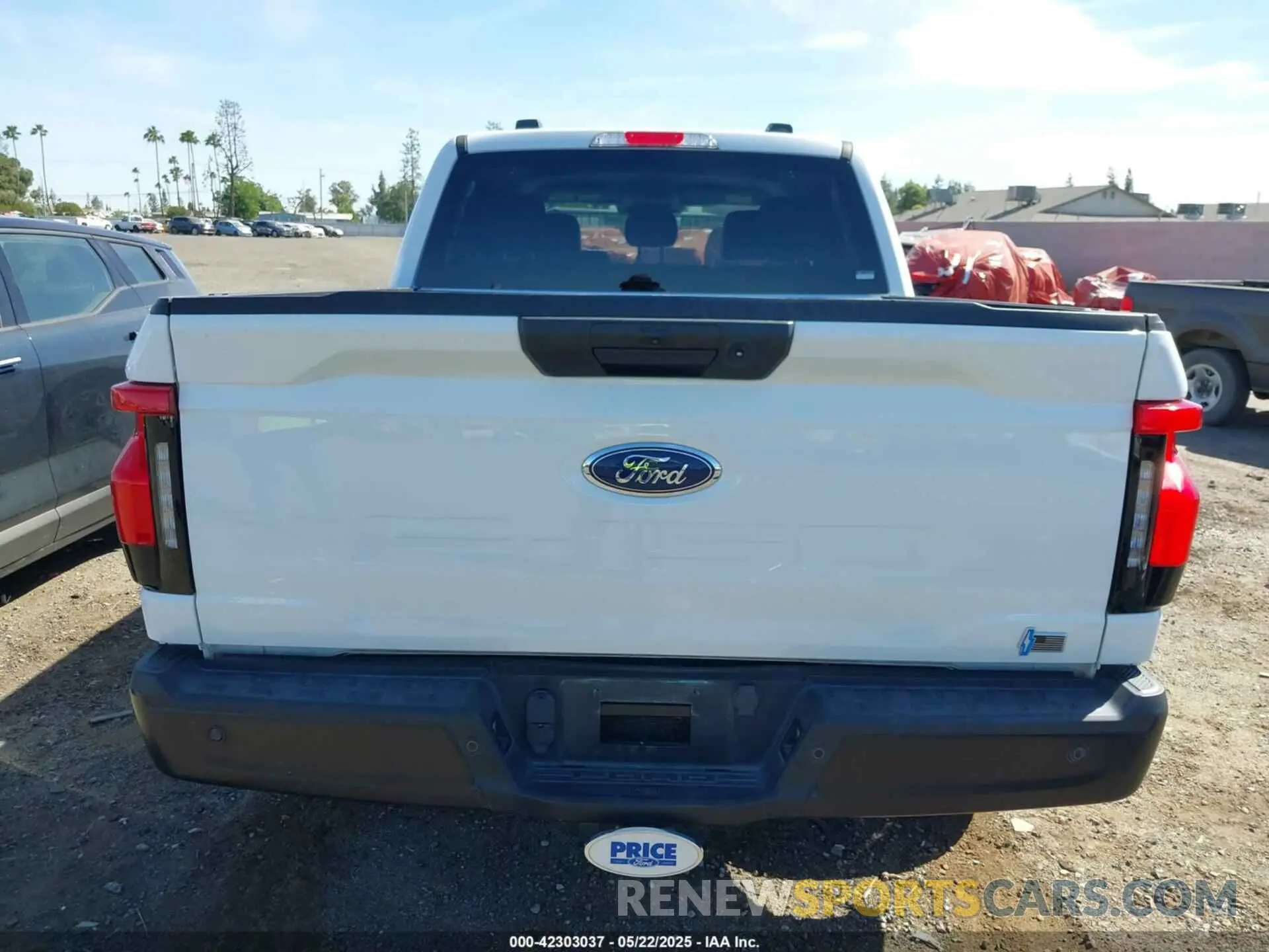 17 Photograph of a damaged car 1FTVW1EL0PWG13871 FORD F-150 LIGHTNING 2023