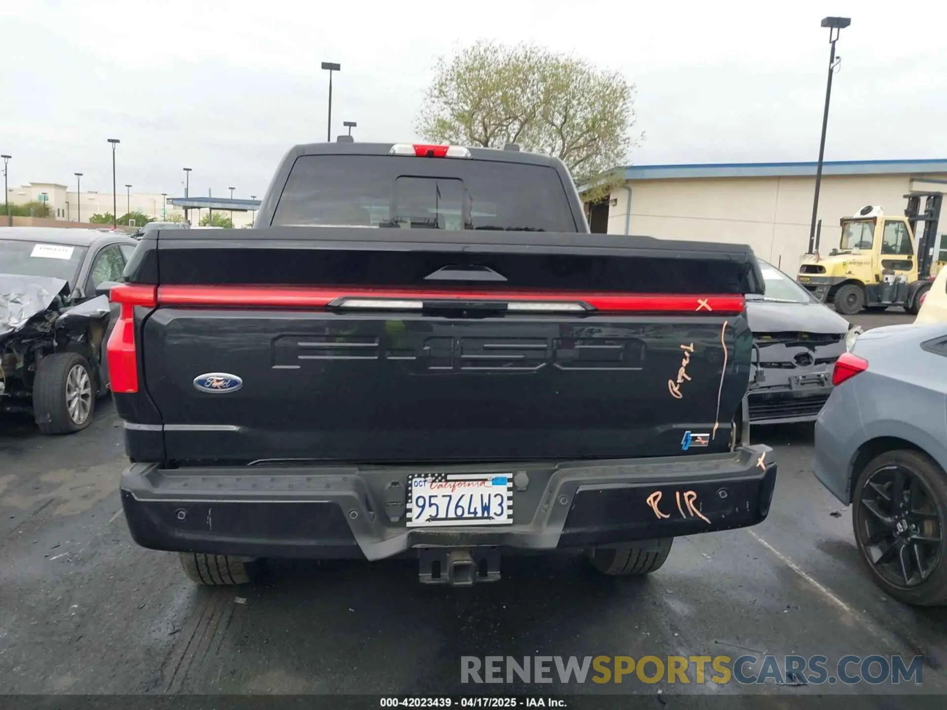 17 Photograph of a damaged car 1FTVW1EL0PWG29715 FORD F-150 LIGHTNING 2023