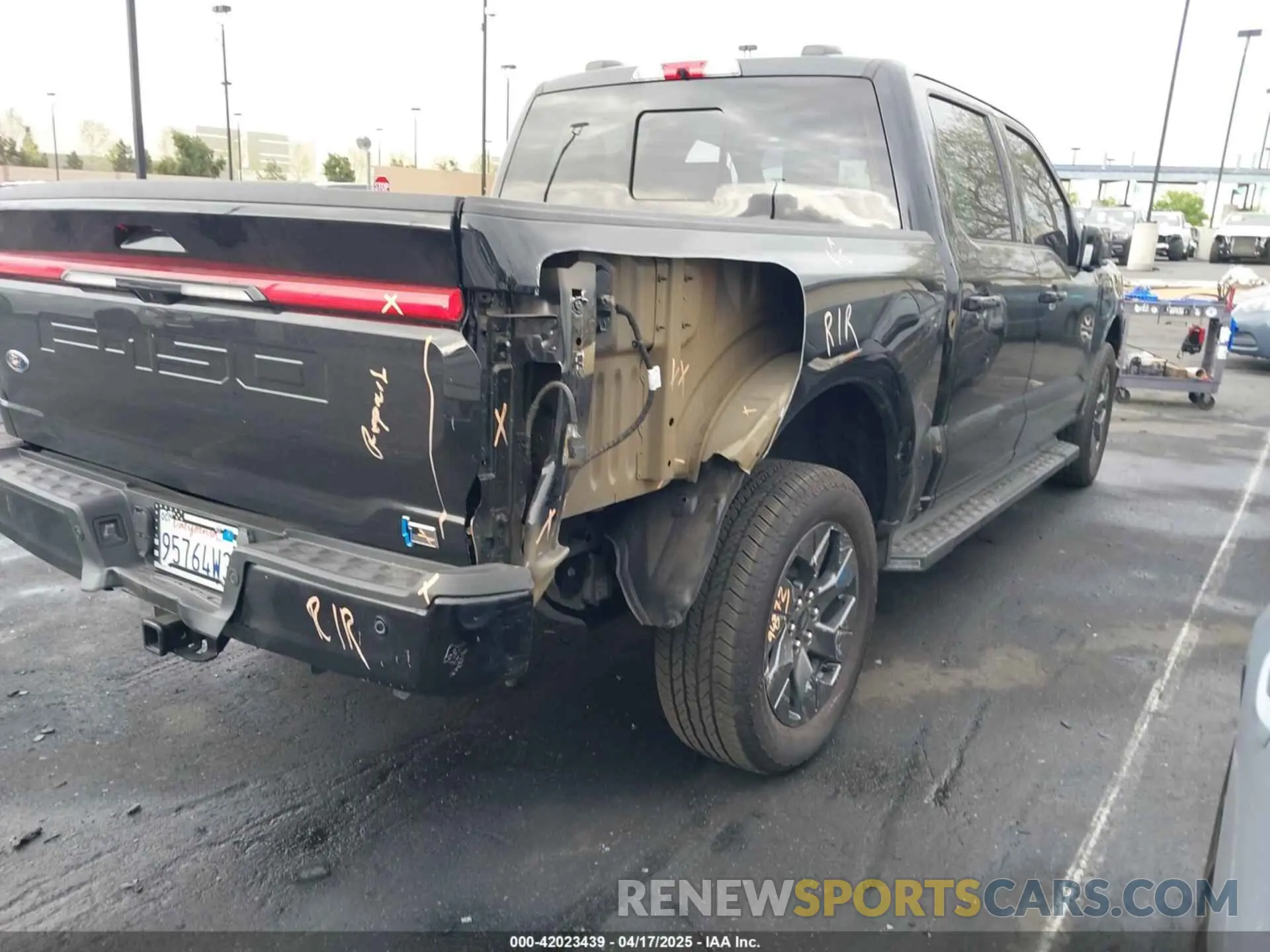 4 Photograph of a damaged car 1FTVW1EL0PWG29715 FORD F-150 LIGHTNING 2023