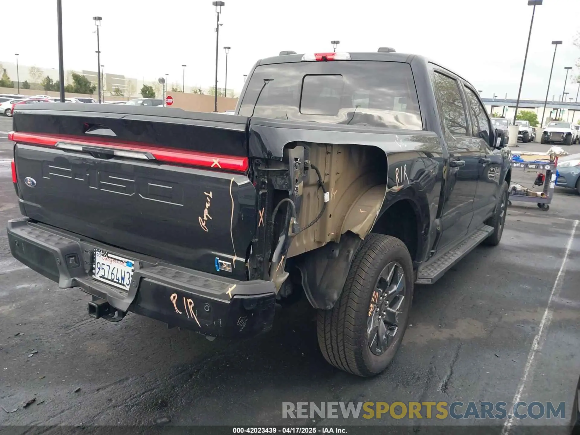 6 Photograph of a damaged car 1FTVW1EL0PWG29715 FORD F-150 LIGHTNING 2023