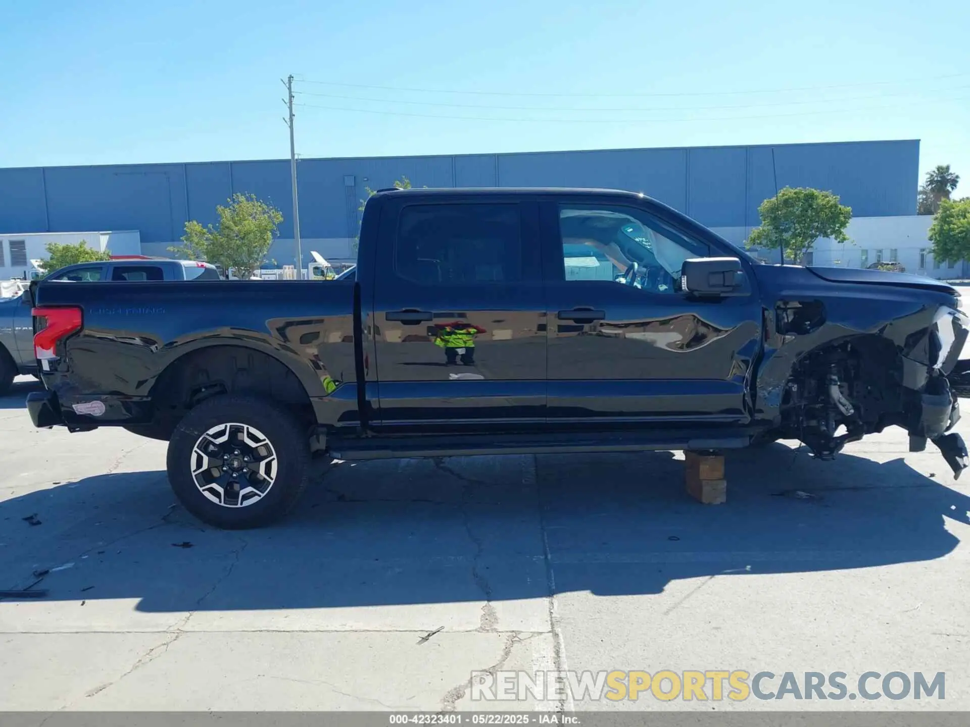 14 Photograph of a damaged car 1FTVW1EL6PWG60080 FORD F-150 LIGHTNING 2023