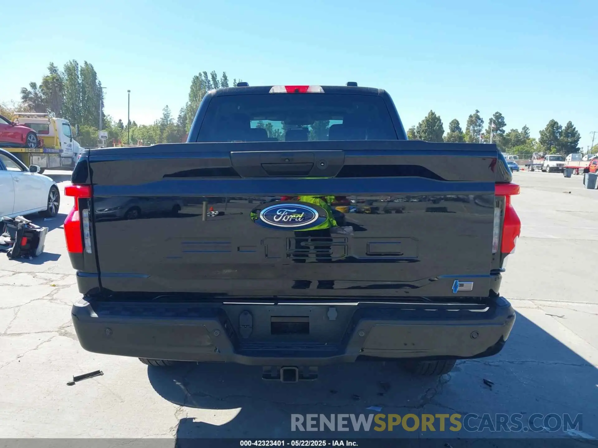 17 Photograph of a damaged car 1FTVW1EL6PWG60080 FORD F-150 LIGHTNING 2023