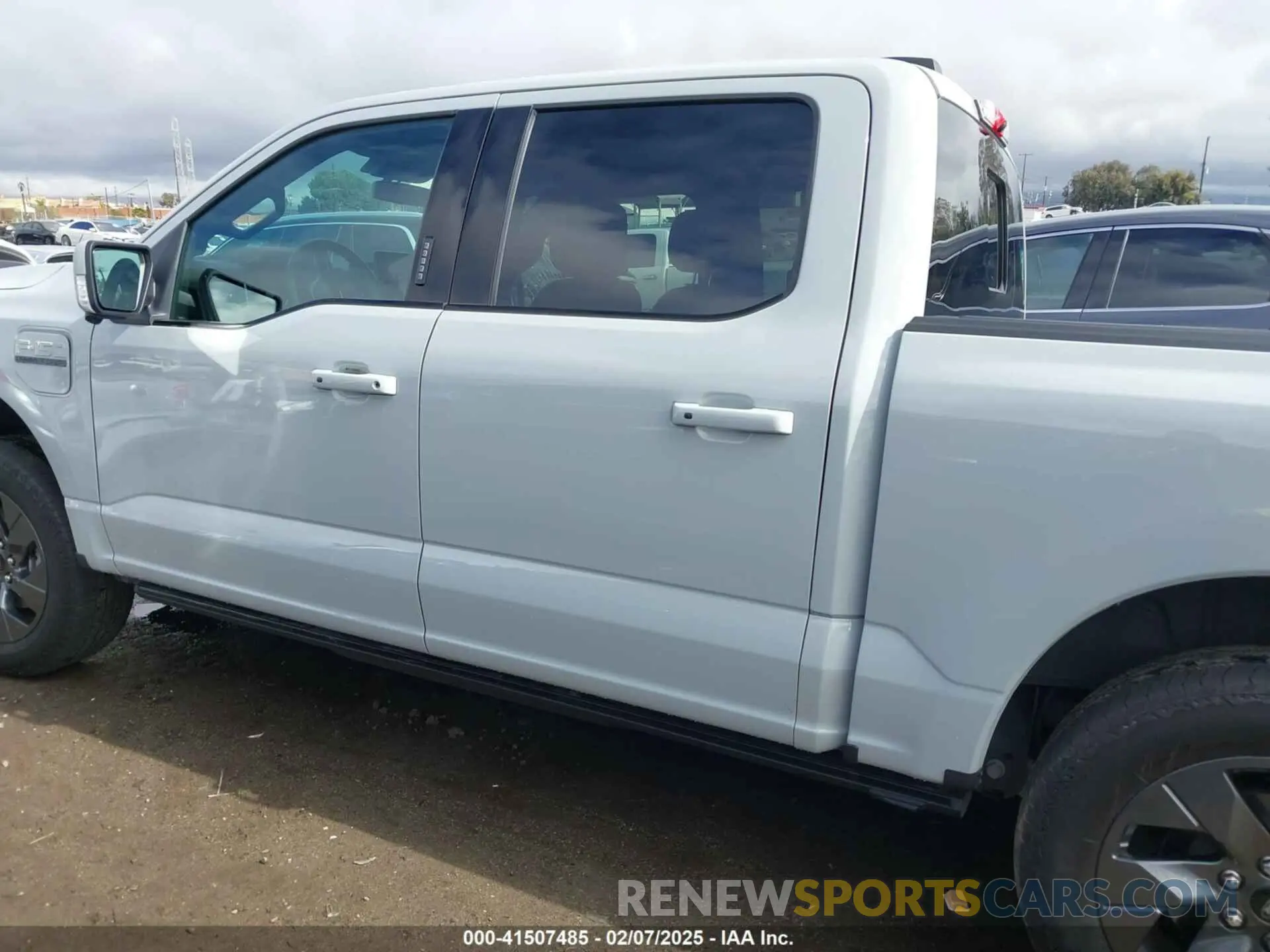 15 Photograph of a damaged car 1FTVW1EV3PWG60491 FORD F-150 LIGHTNING 2023