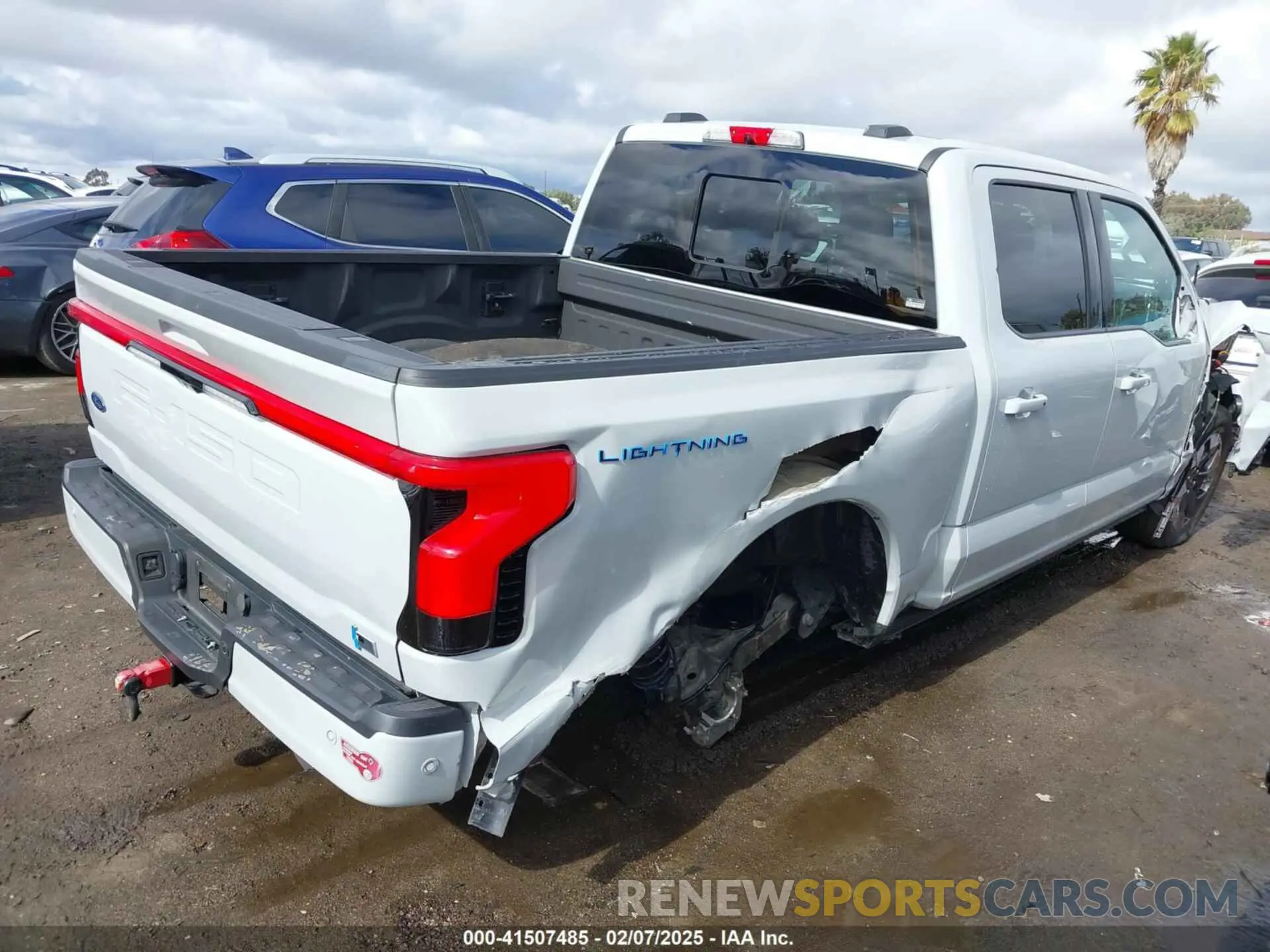 4 Photograph of a damaged car 1FTVW1EV3PWG60491 FORD F-150 LIGHTNING 2023