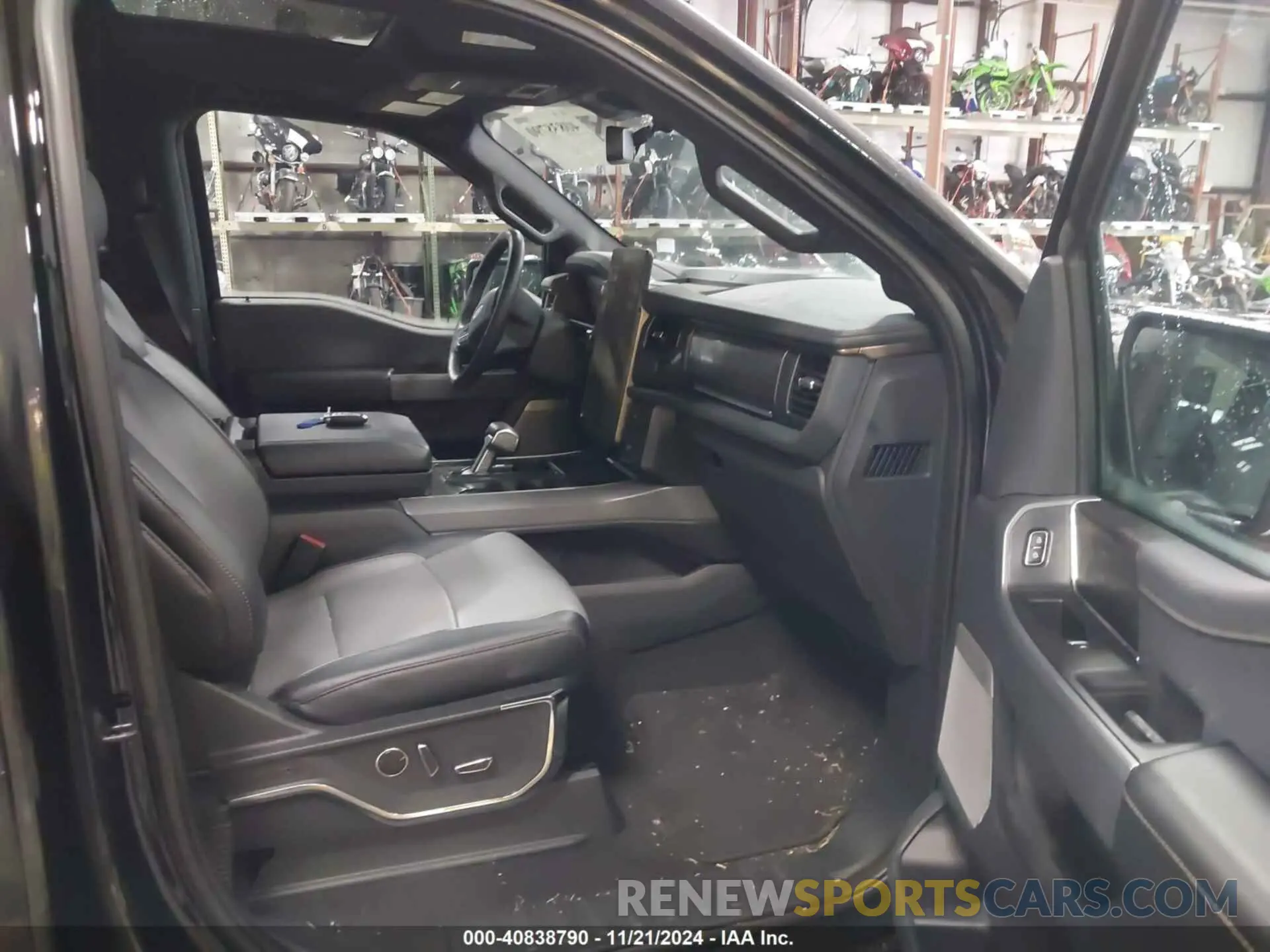 5 Photograph of a damaged car 1FTVW1EV5PWG59228 FORD F-150 LIGHTNING 2023